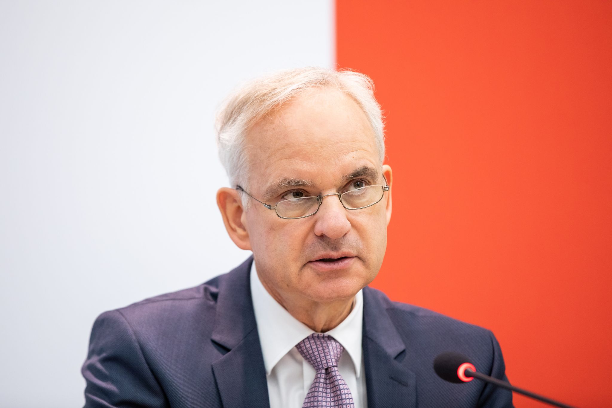 Der langjährige Chef des Energiekonzerns Eon, Johannes Teyssen, soll den Aufsichtsrat von Lufthansa leiten (Archivbild)