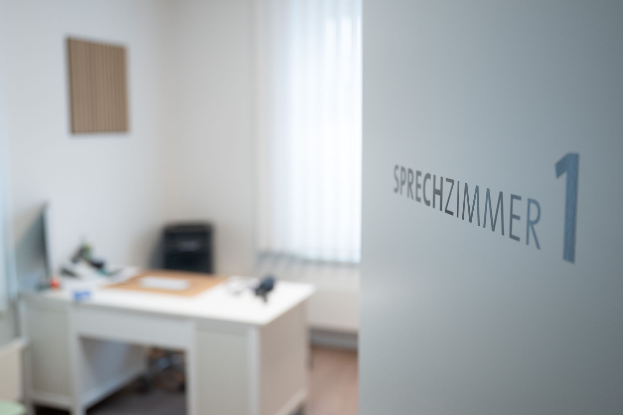 Union und SPD wollen ein verbindliches System einführen, bei dem Patientinnen und Patienten in eine Hausarztpraxis gehen, die sie bei Bedarf an Fachärzte überweist. (Symbolbild)