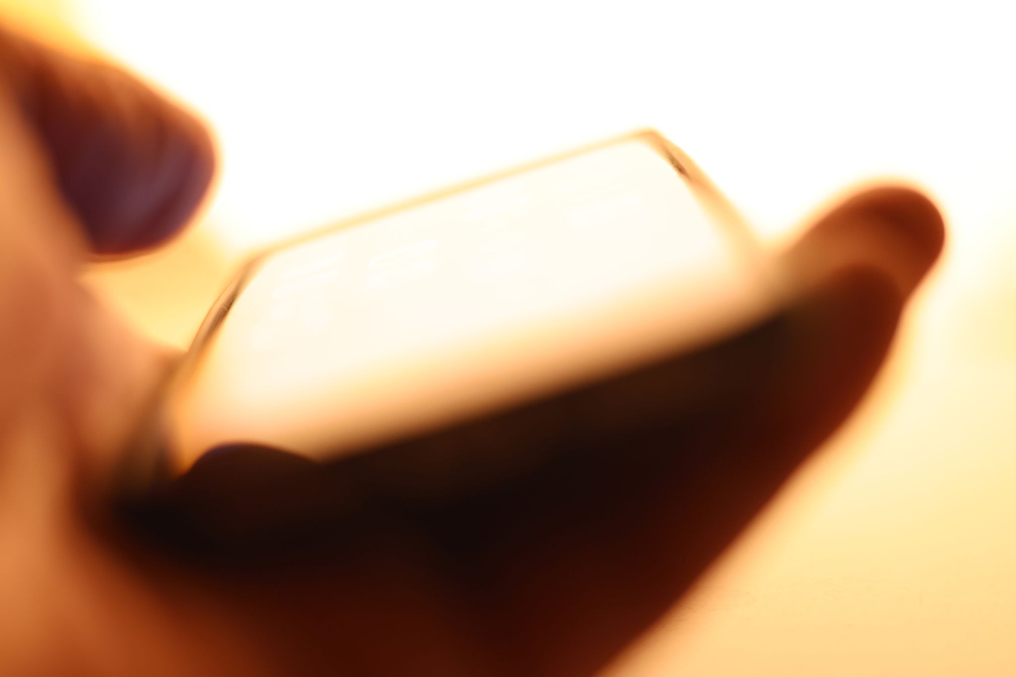 Gefälschte Elster-Mails: Kriminelle versenden täuschend echte Nachrichten, um Kryptowährungen zu stehlen.