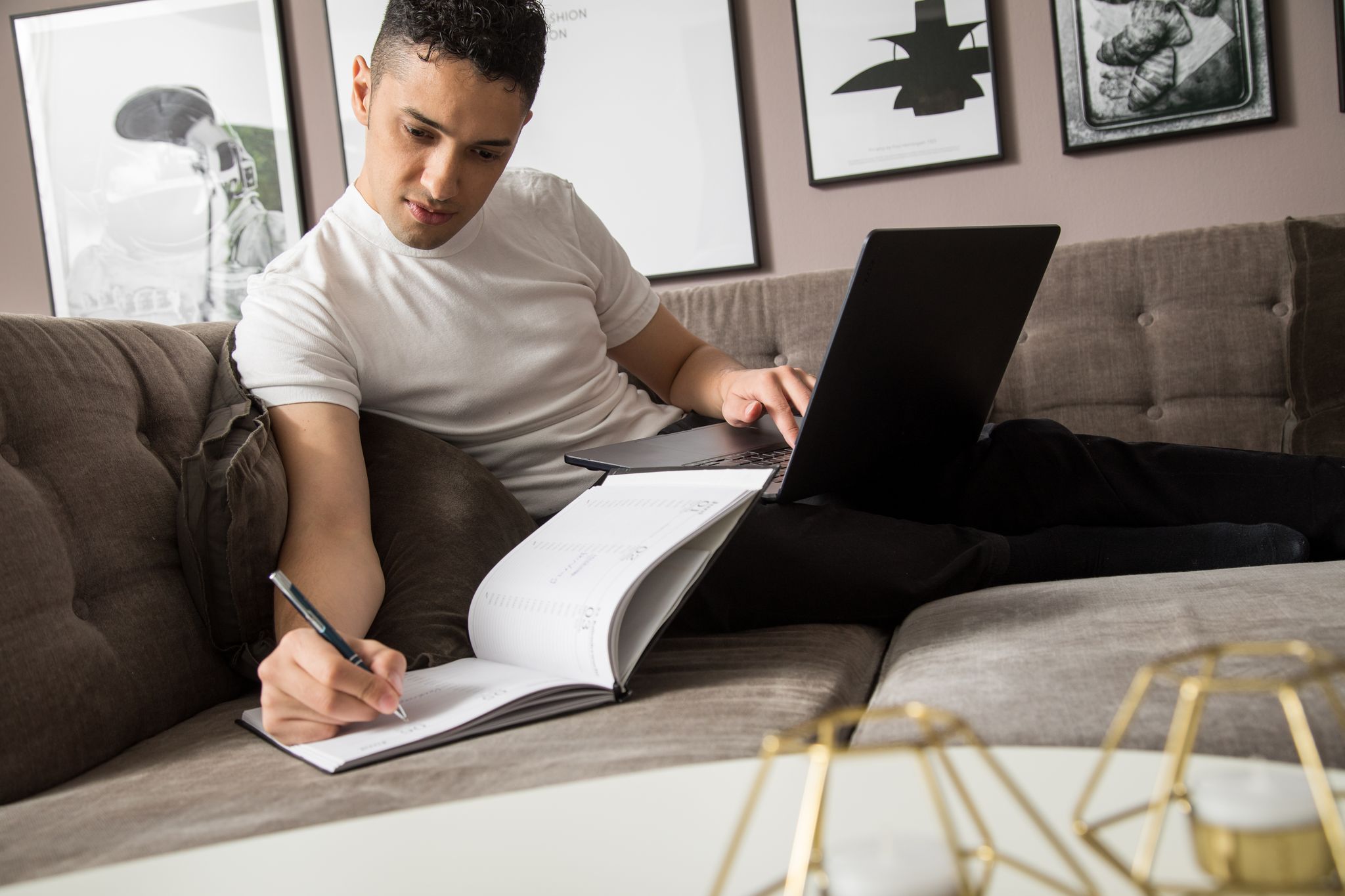 Charakteristisch für Quereinsteiger ist, dass sie oft durch Weiterbildungen, Umschulungen oder Learning-on-the-Job die neuen Kenntnisse erwerben.