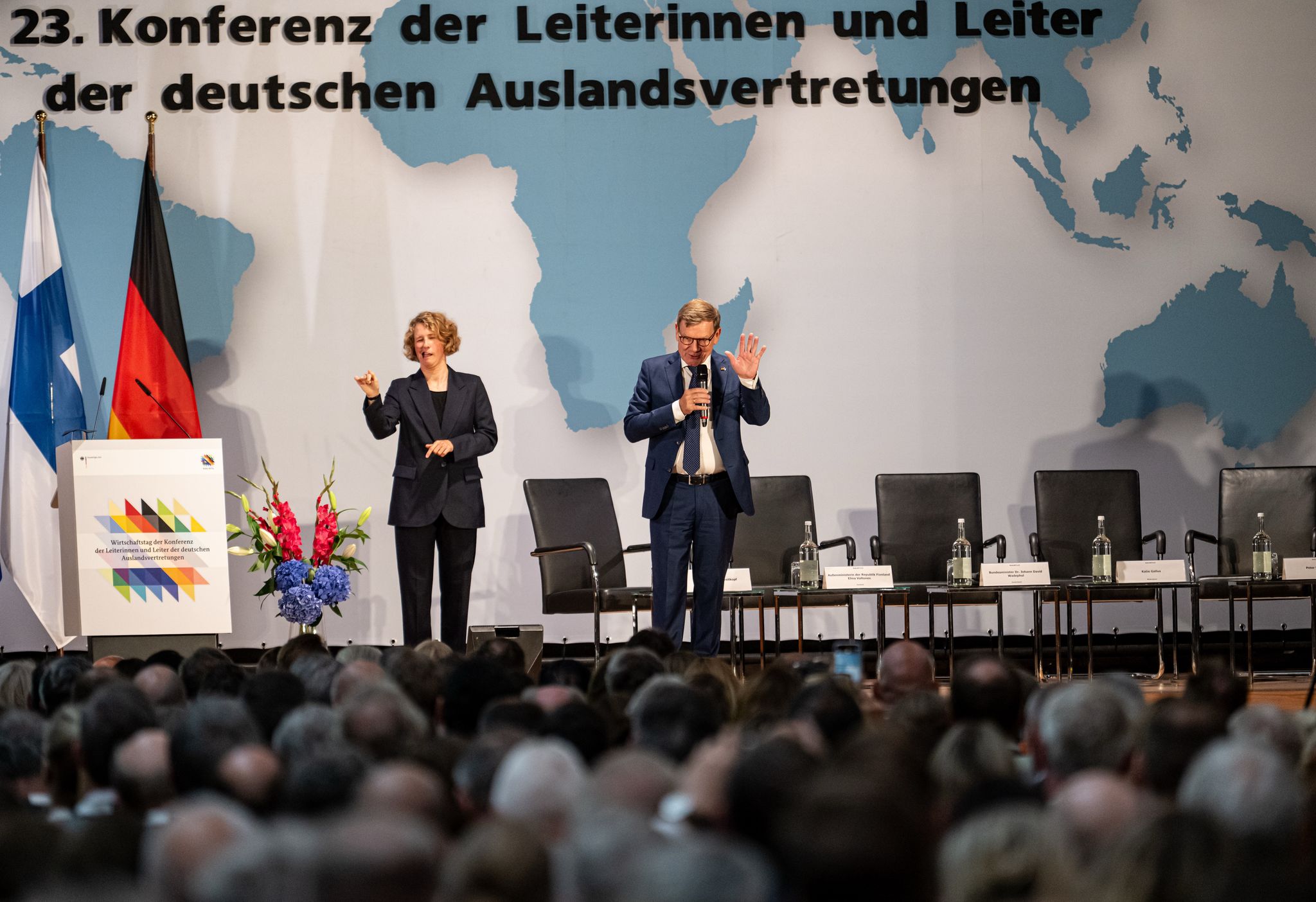 Außenminister Johann Wadephul (CDU) macht beim Wirtschaftstag der Botschafterkonferenz im Auswärtigen Amt Druck für den Abschluss der Freihandelsabkommen mit dem Mercosur-Staatenbund und Indien noch dieses Jahr.