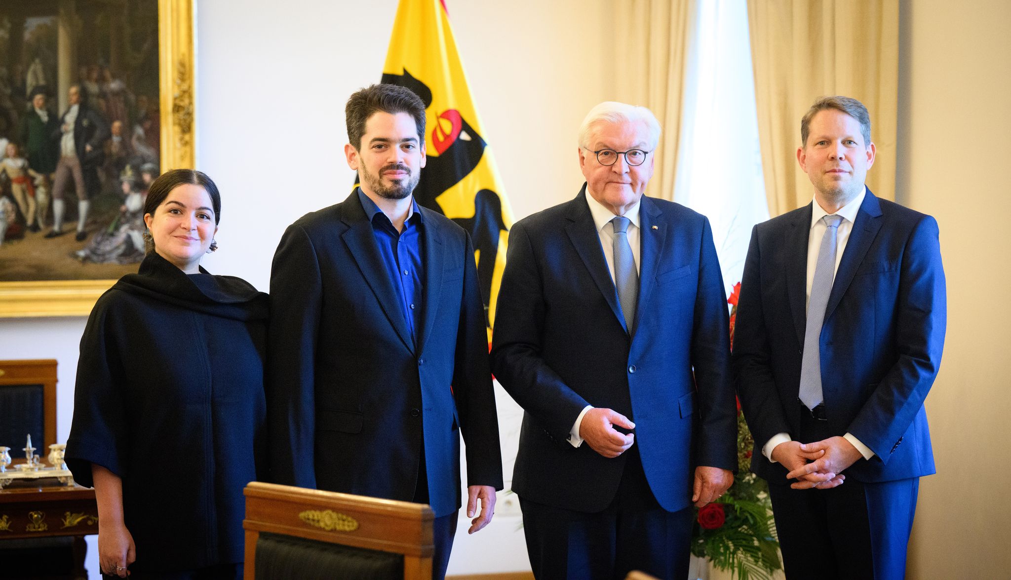 Erst eine Aus- dann eine Einladung: Intendant Wiegand zusammen mit dem designierten Chefdirigenten Shani bei Bundespräsident Steinmeier (Archivbild).