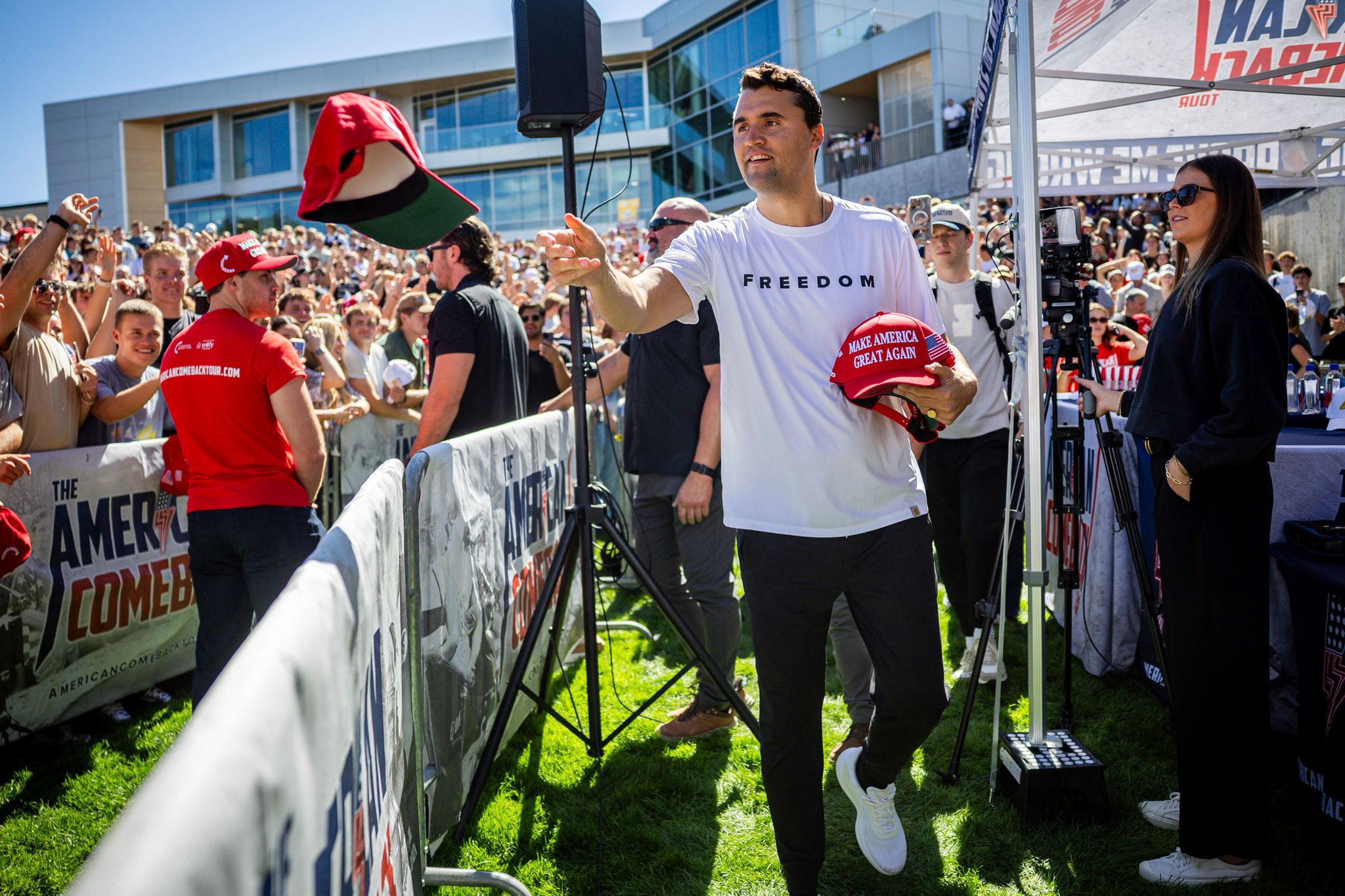 Nach dem Tod des rechten US-Aktivisten Charlie Kirk wird der Tatverdächtige wegen Mordes angeklagt. (Archivbild)