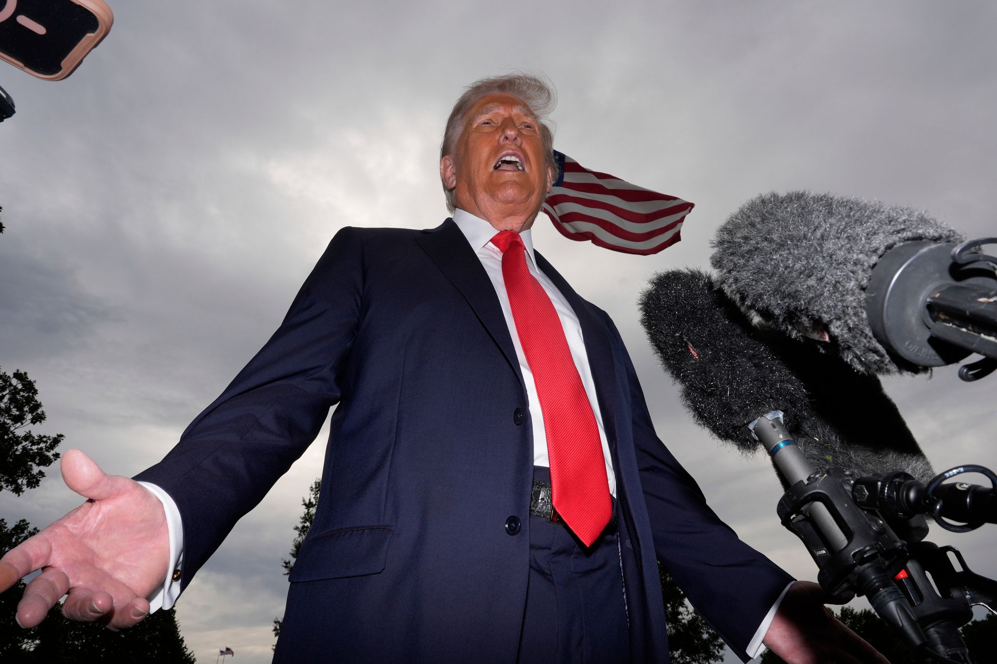 Trump äußert sich zum Tod von Robert Redford.