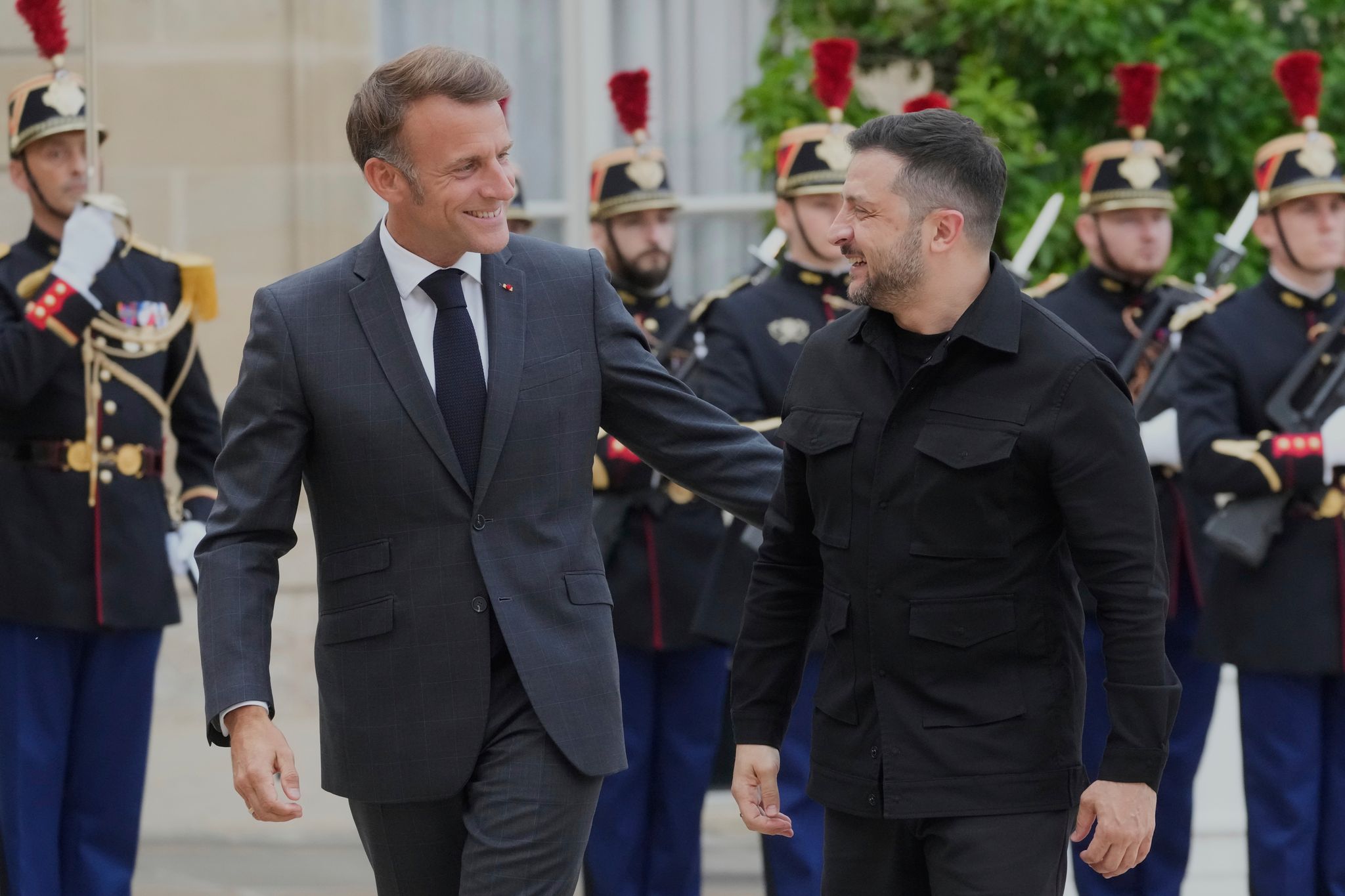 Die Vorarbeiten für Sicherheitsgarantien für die Ukraine sind nach Angaben von Präsident Macron abgeschlossen.