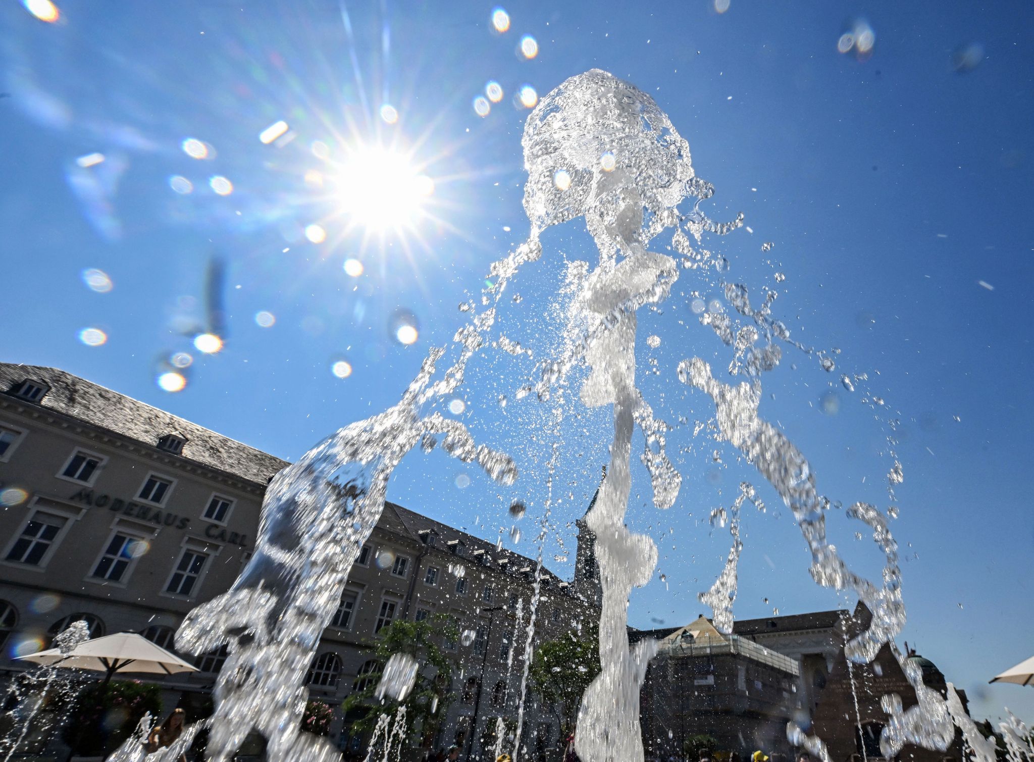 Der Deutsche Wetterdienst rechnet mit mehr Hitzewellen in Deutschland. (Archivfoto)