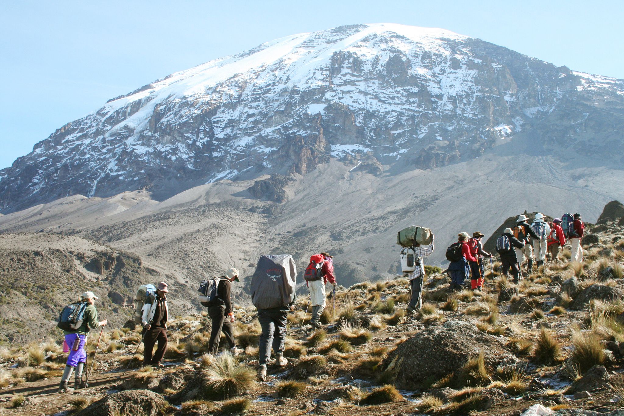 Gut vorbereitet ins Hochgebirge: Sorgfältige Planung und ein langsamer Aufstieg beugen der Höhenkrankheit effektiv vor.