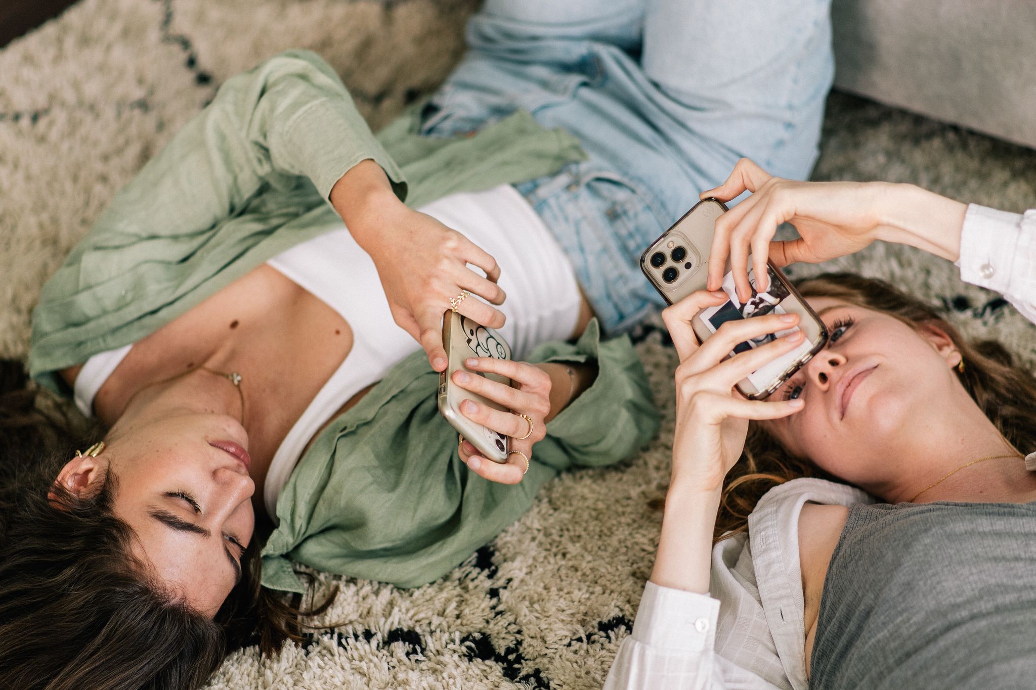 Automatische Teen-Konten: Jugendliche zwischen 13 und 17 Jahren erhalten bei Facebook und Messenger spezielle Konten mit erhöhtem Schutz.