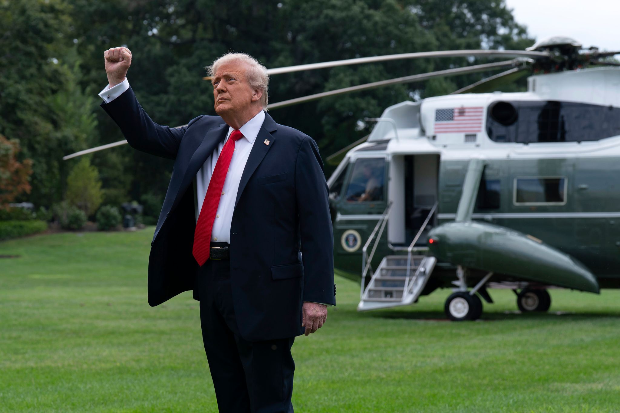 Trump spricht eine Warnung an die Hamas aus.