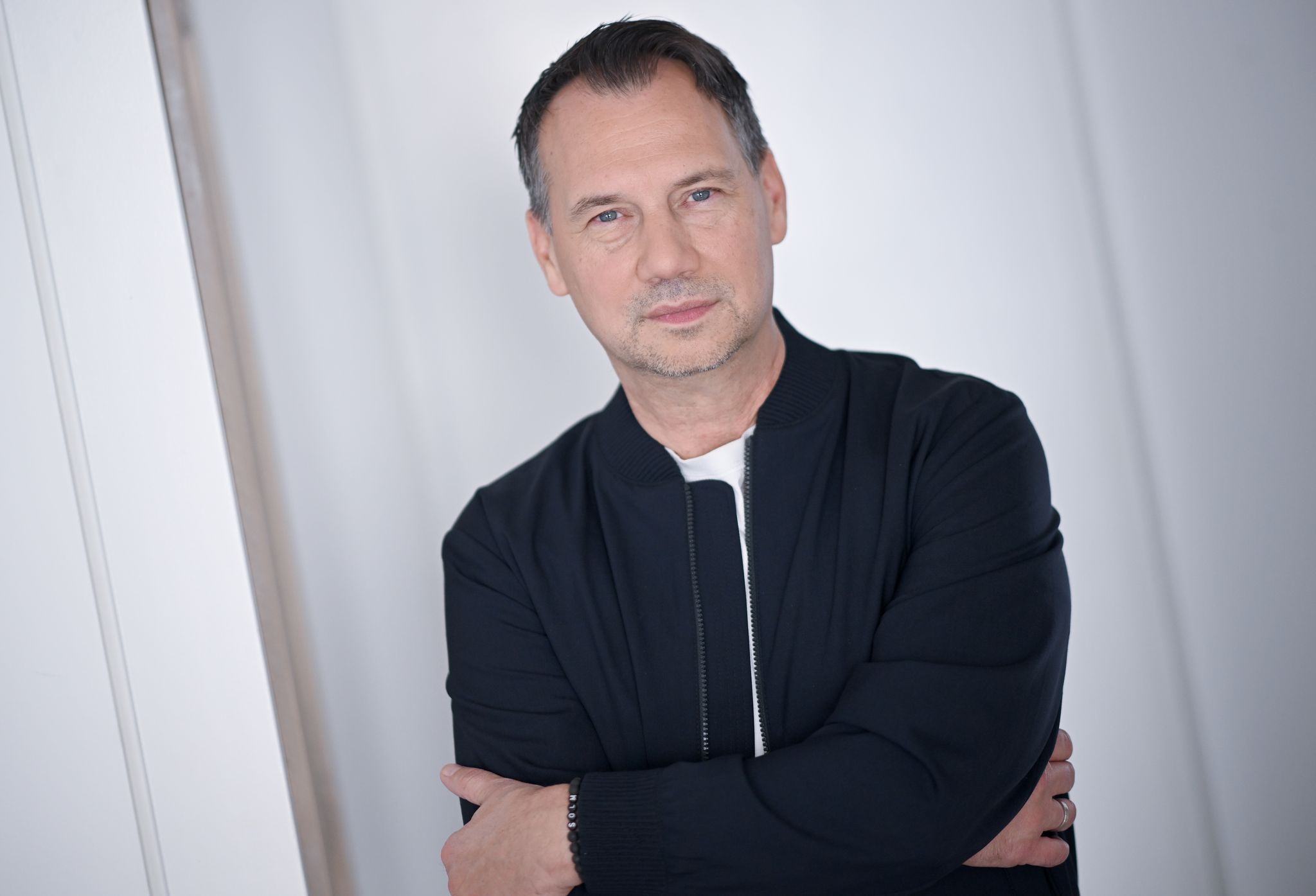 Sebastian Fitzek ist bekannt für seine spannungsgeladenen Psychothriller (Archivbild).