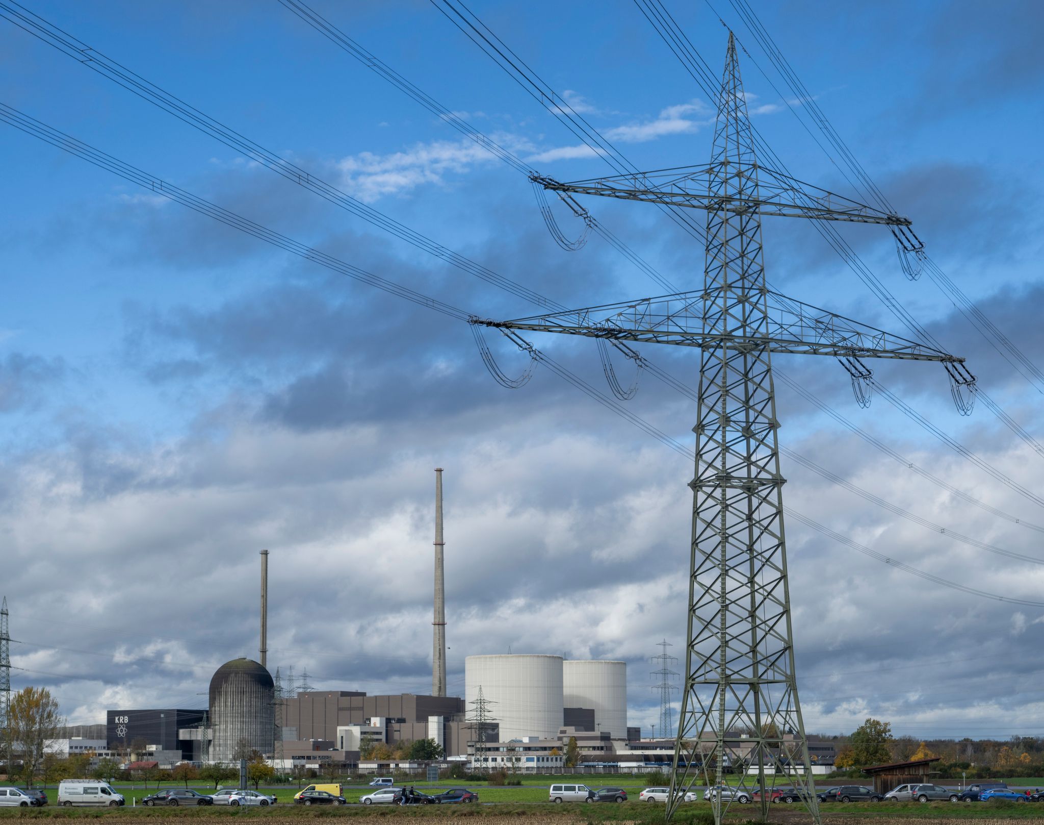 Das ehemalige Kernkraftwerk nach der Sprengung der Markanten Kühltürme. (Archivbild)