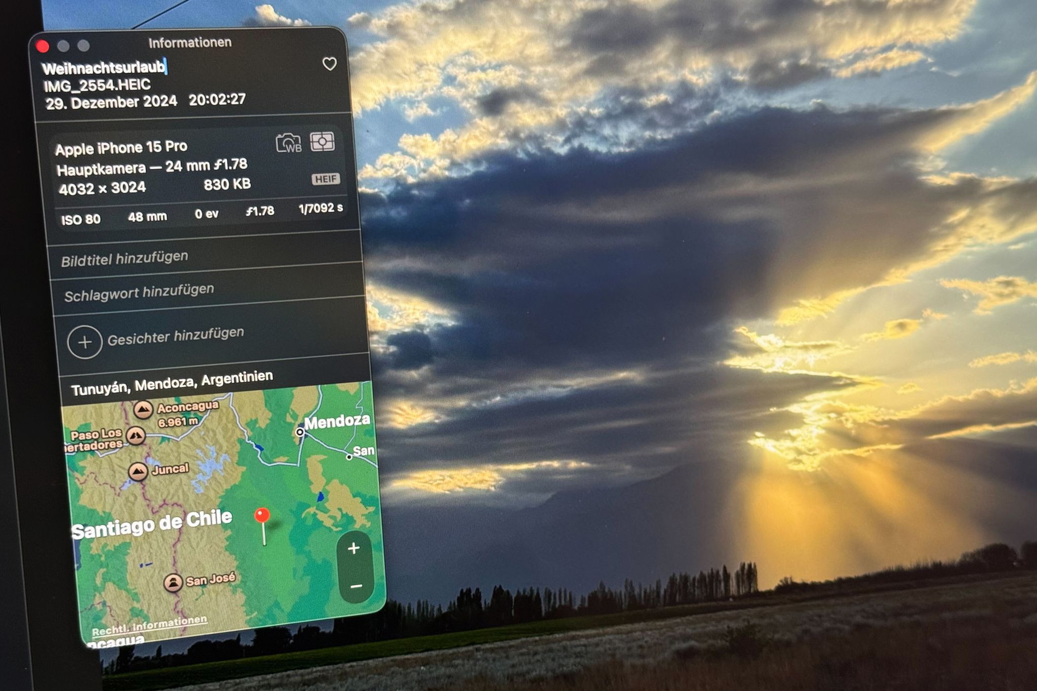 Gut sortiert: Mit dem kleinen «i»-Symbol oben rechts in der Menüleiste lässt sich ein Fenster mit grundlegenden Bildinformationen öffnen. Und schon kann man der Bildersammlung mit Titeln etwas Ordnung geben.