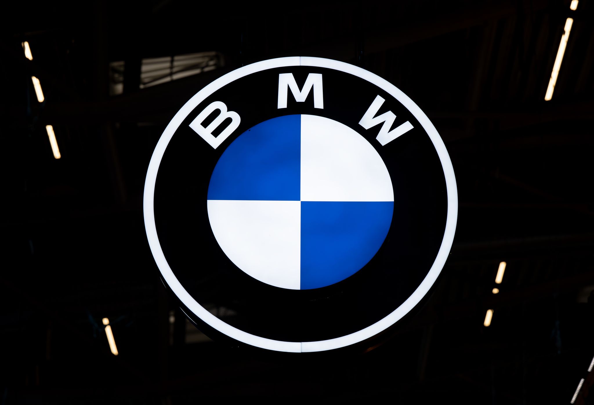 Gerade noch hat BMW steigende Absätze vermeldet, jetzt muss der Konzern seine Jahresprognose kappen.