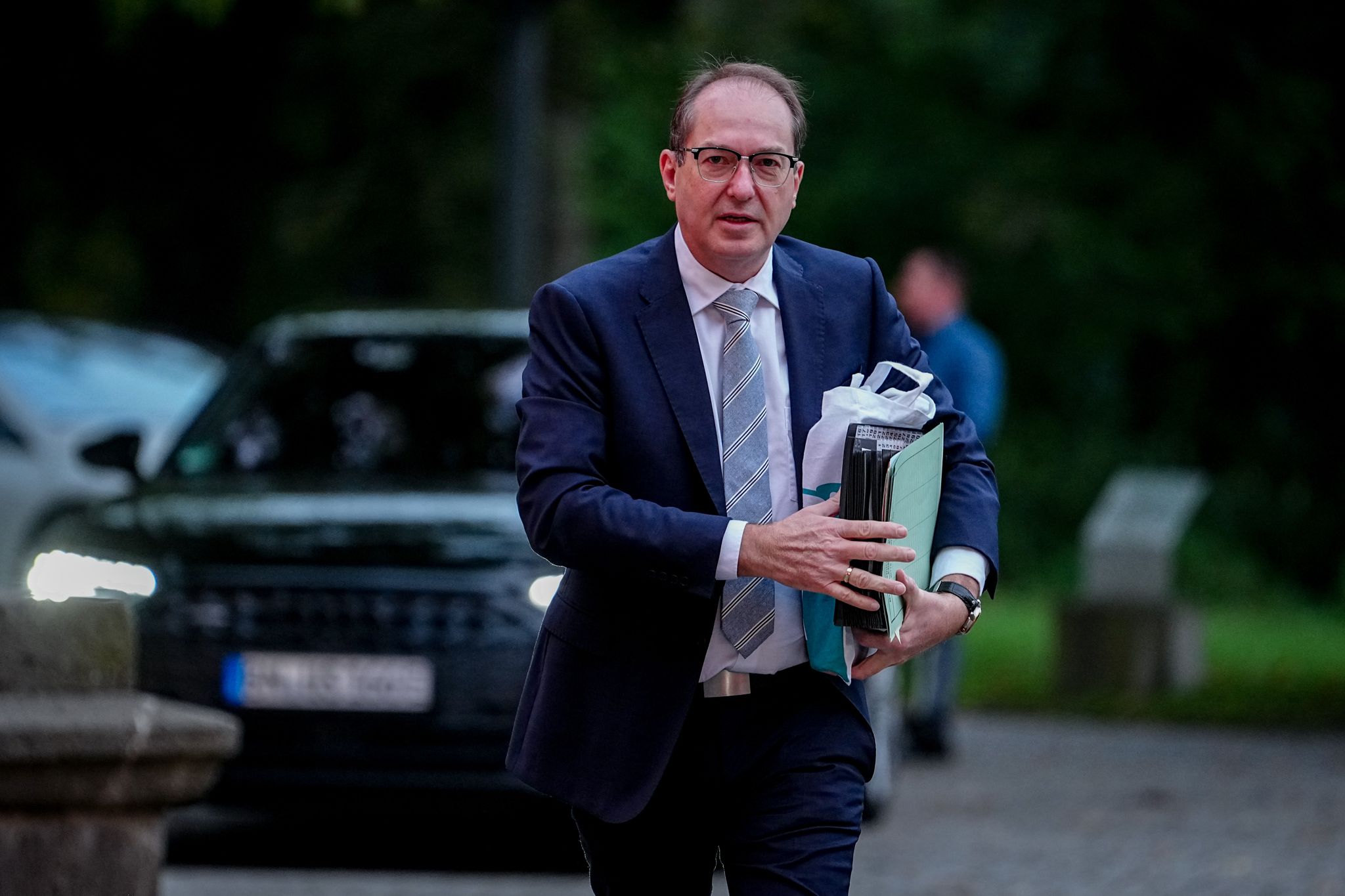 Alexander Dobrindt setzt auf eine Verschärfung der Asylpolitik. (Archivbild)