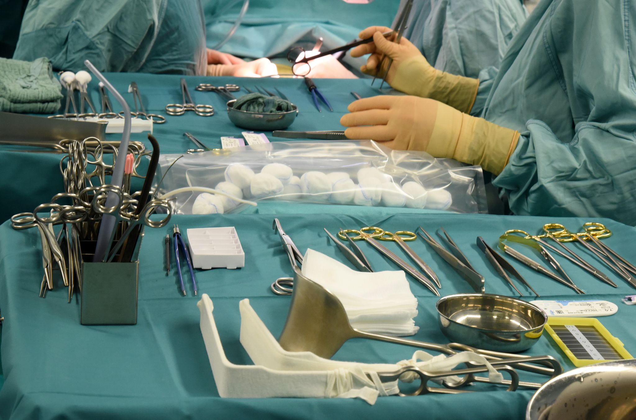 Entnommene Niere wird beim Empfänger transplantiert. (Archivbild)