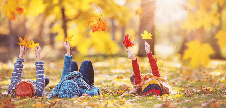 Foto: LeManna/iStock Herbst Stimmung Kinder