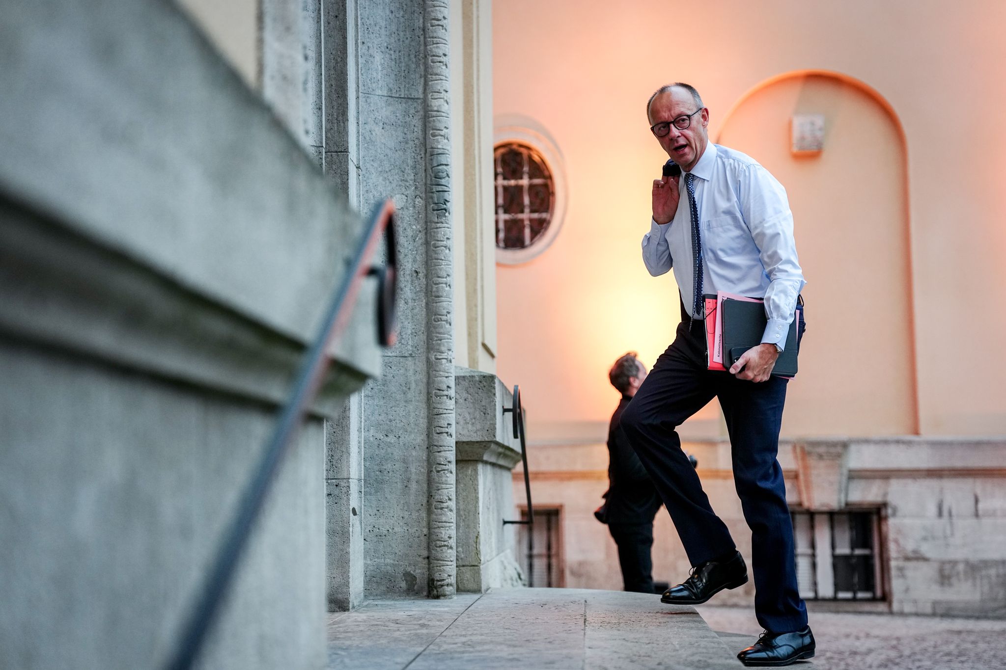 Bundeskanzler Friedrich Merz (CDU) sagt, Schnieder gehe es besser.