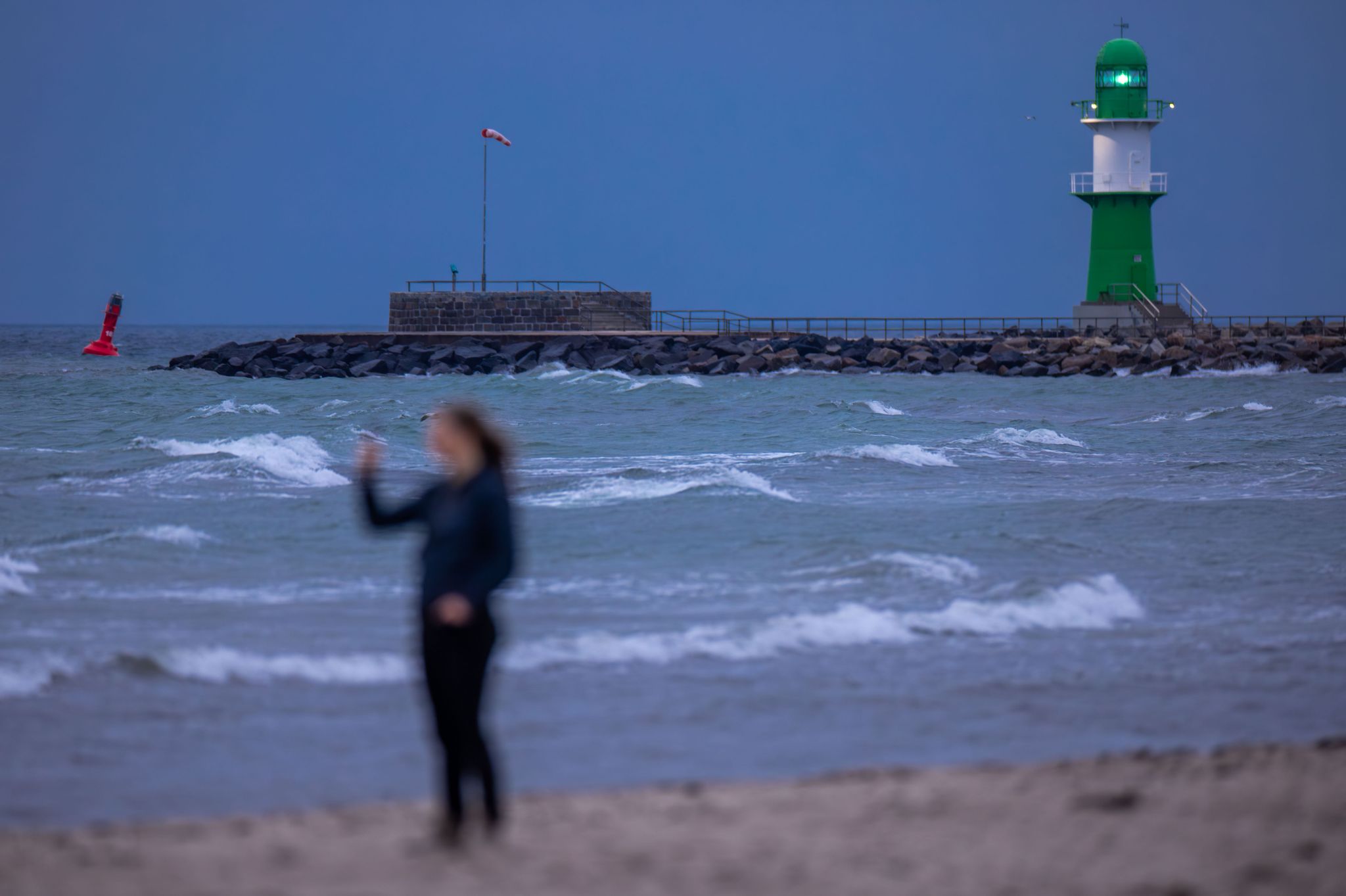 Betroffen vom jüngsten Fischsterben war die Küste von Markgrafenheide, Hohe Düne, Warnemünde bis Heiligendamm. (Archivbild)