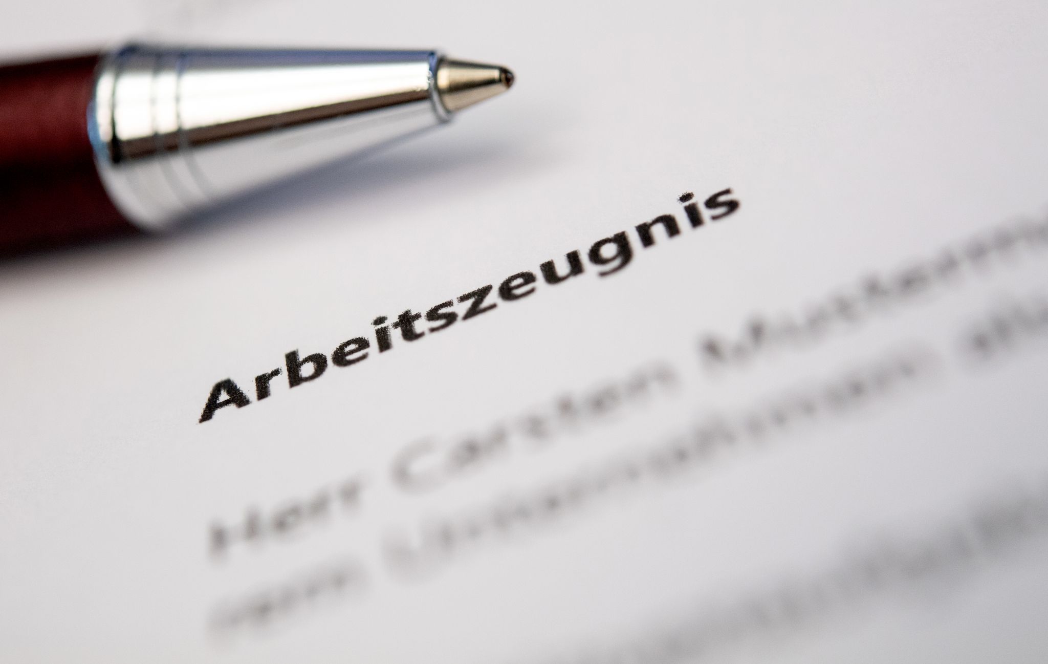 «Wir wünschen für die Zukunft alles Gute» im Arbeitszeugnis – Was steckt wirklich hinter solchen Formulierungen?