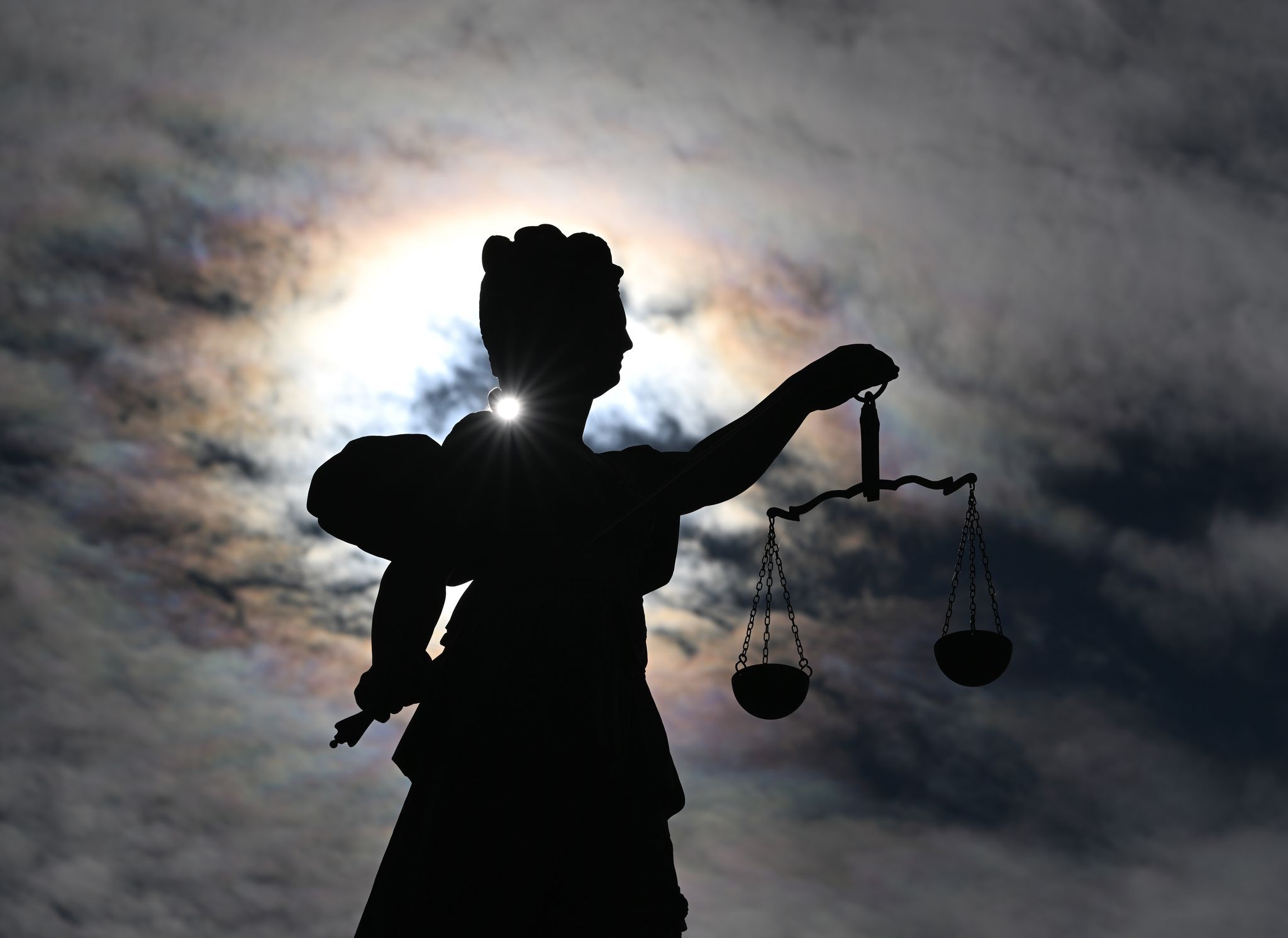 Gericht entscheidet zugunsten des Miteigentümers: Eigenbedarf kann Vorrang vor dem Wohnrecht von Angehörigen haben.