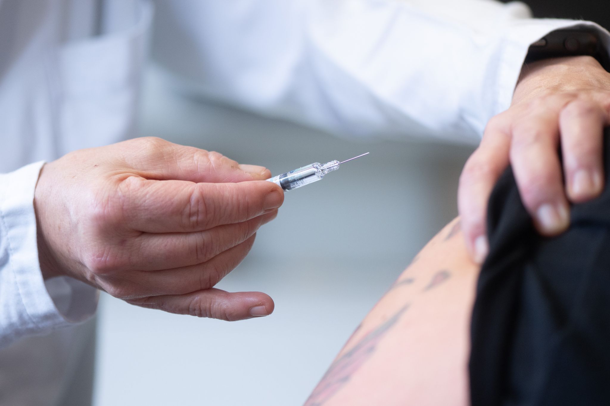 Ob Diabetes, Herzschwäche oder COPD: Menschen mit Vorerkrankungen wird empfohlen, jetzt im Herbst den Corona-Impfschutz aufzufrischen.