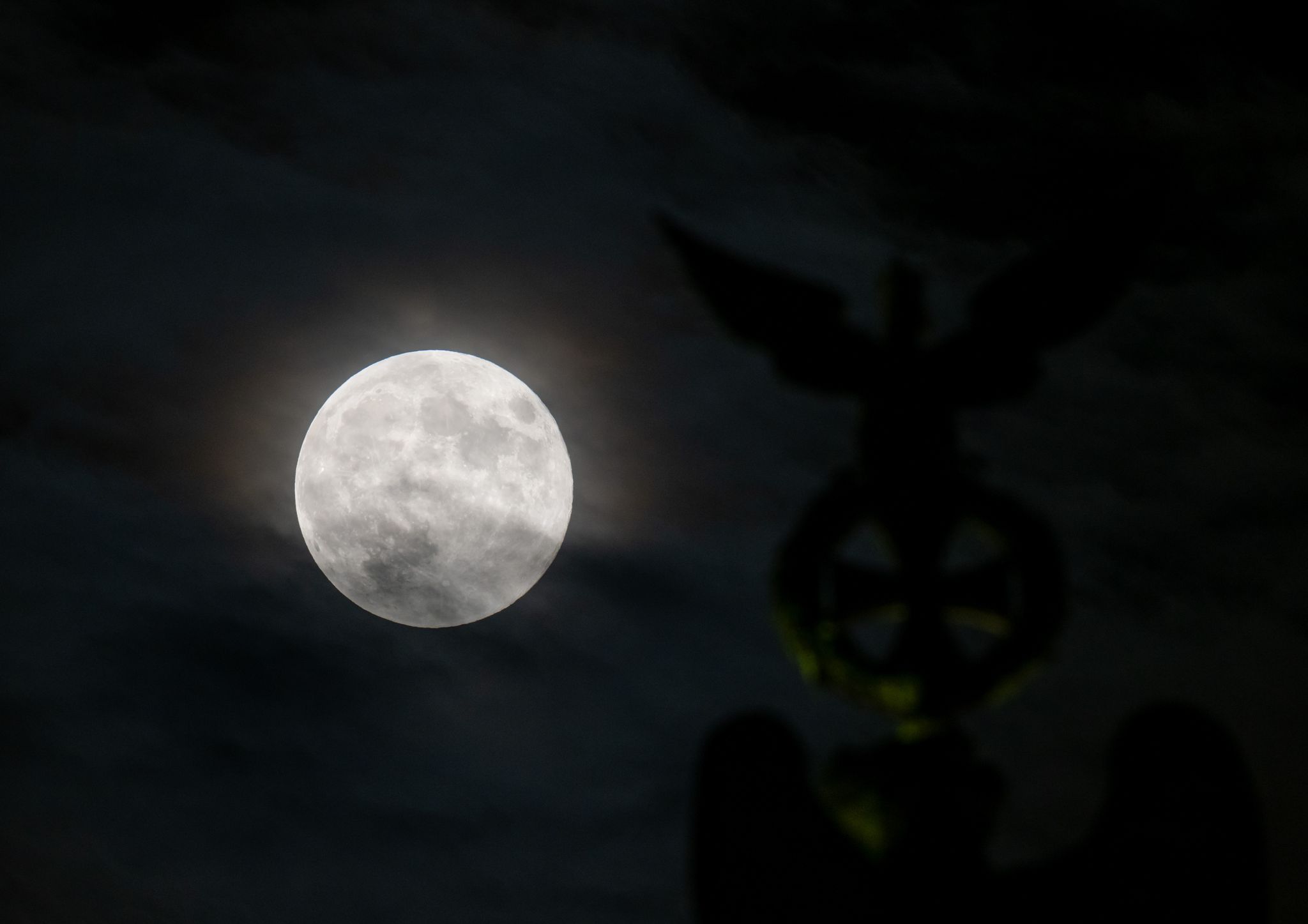 Der Mond kommt der Erde näher. (Archivbild)