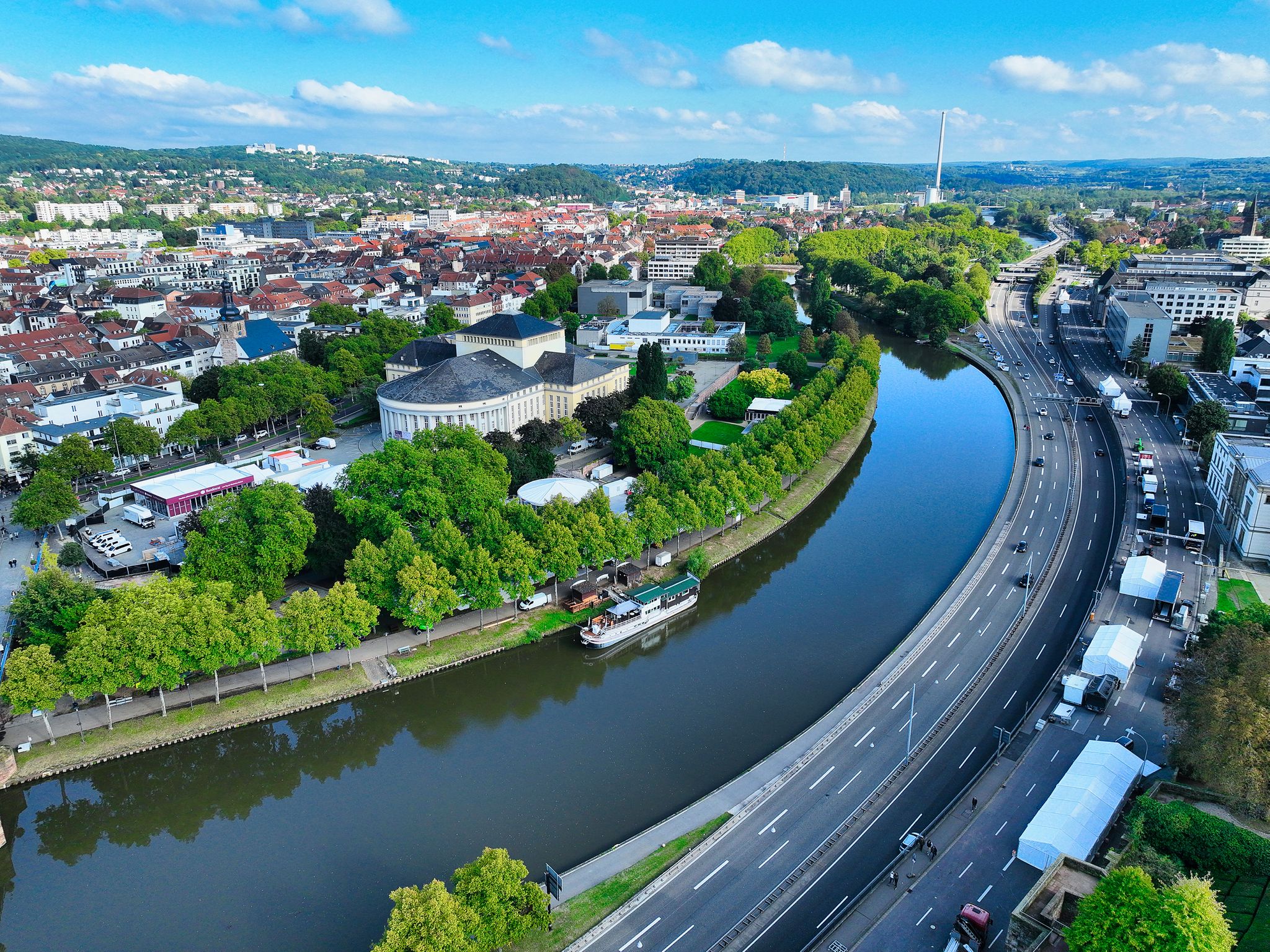 In Saarbrücken laufen seit Tagen die Vorbereitungen für die Feier am Tag der Deutschen Einheit. (Archivbild)