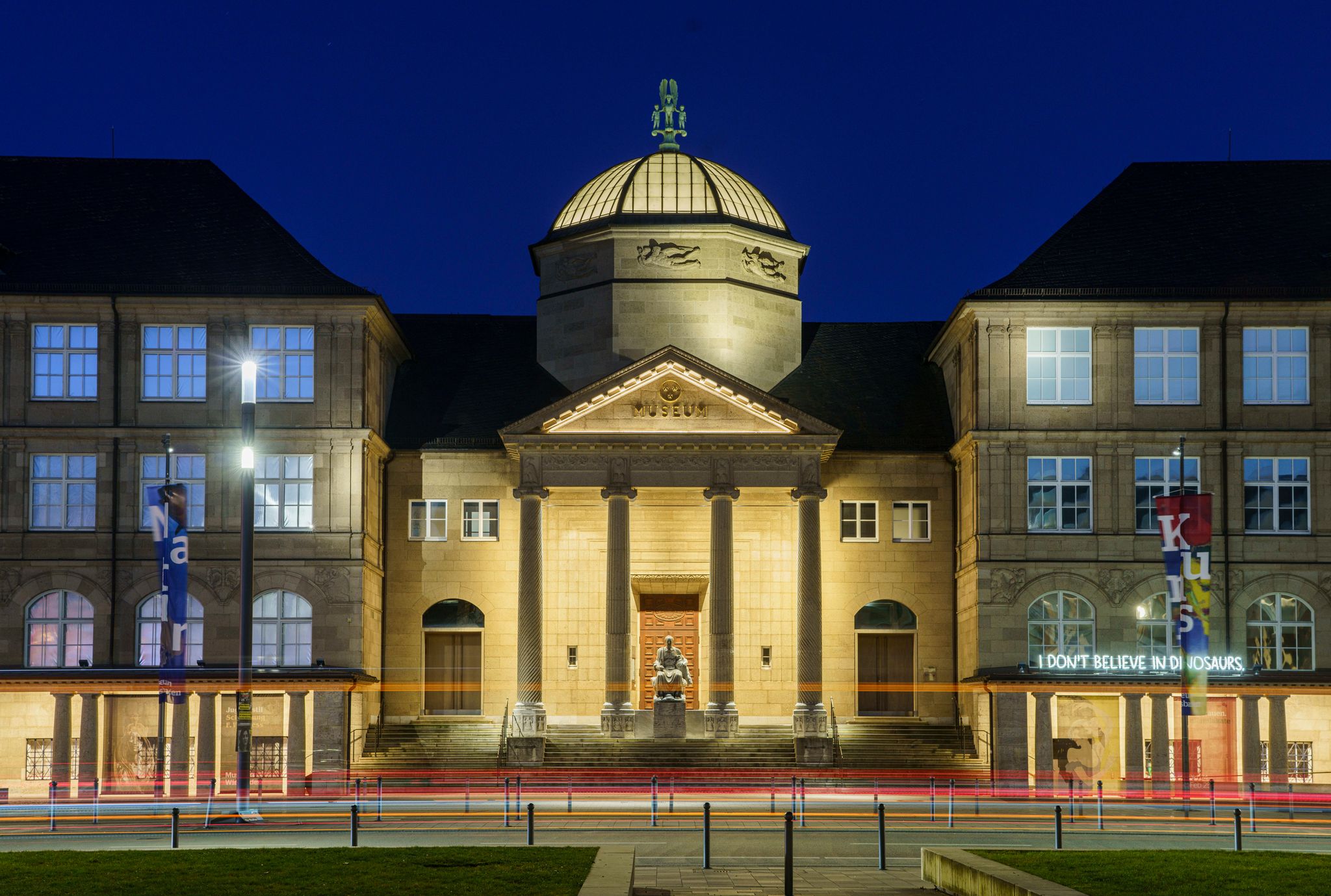Ein Jugendstilgemälde lockt Taylor-Swift-Fans ins Wiesbadener Museum (Archivbild).