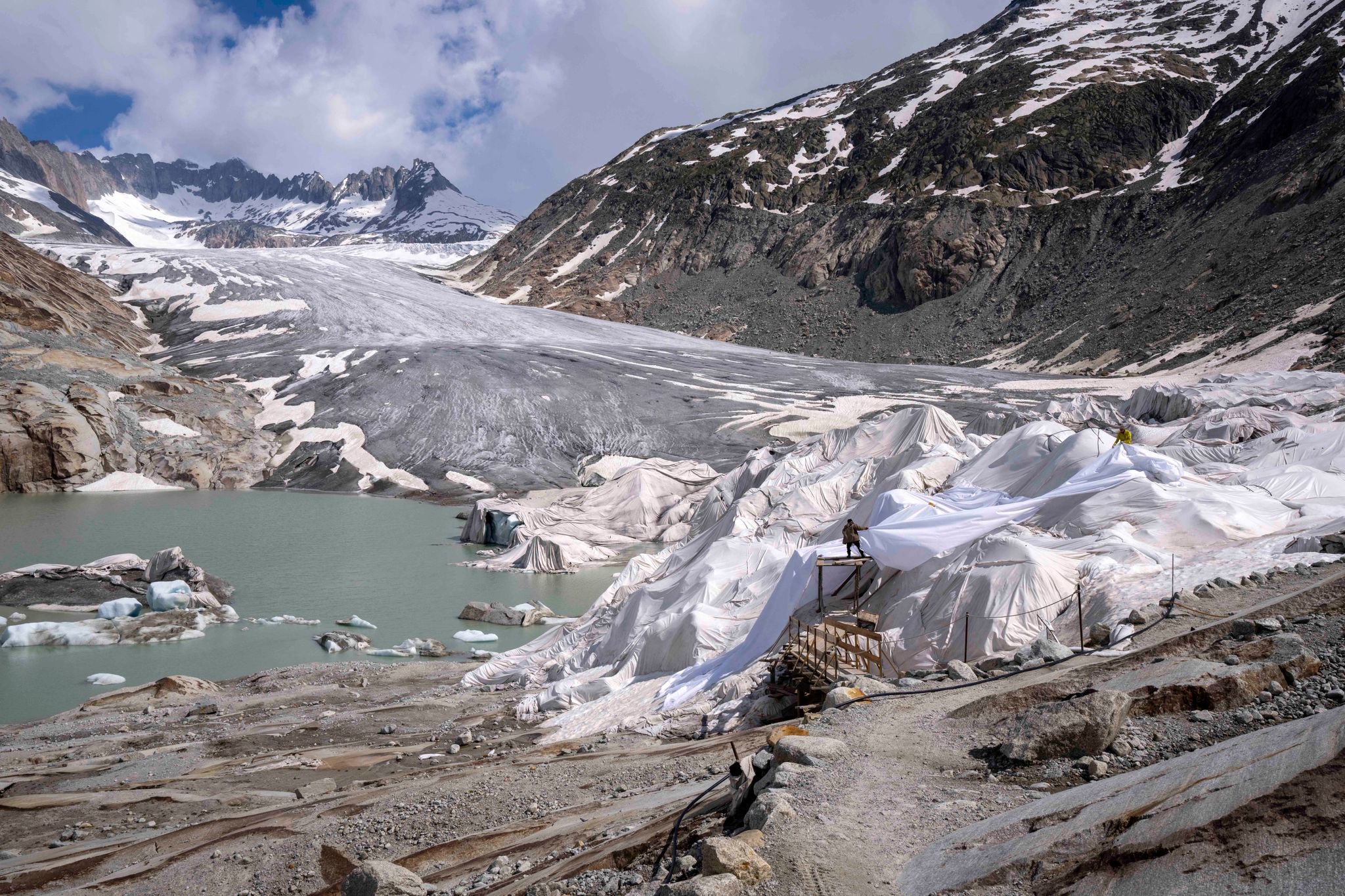 Die Schweizer Gletscher haben innerhalb von zehn Jahren ein Viertel ihrer Eismasse verloren (Archivbild)