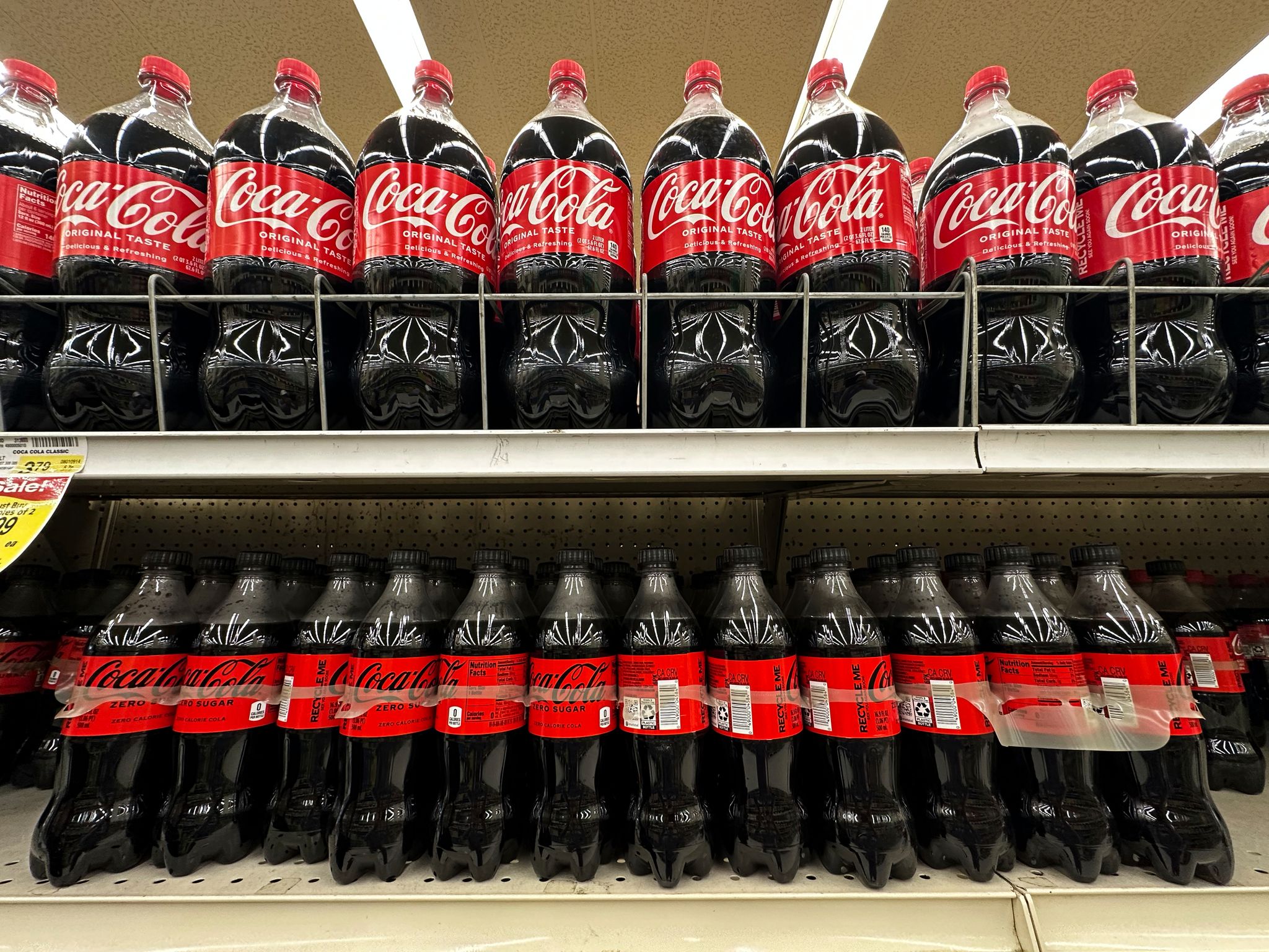 Zuletzt waren zuckerfreie Getränke gefragt - und Verbraucher griffen auch zu kleineren Verpackungen. (Archivbild)