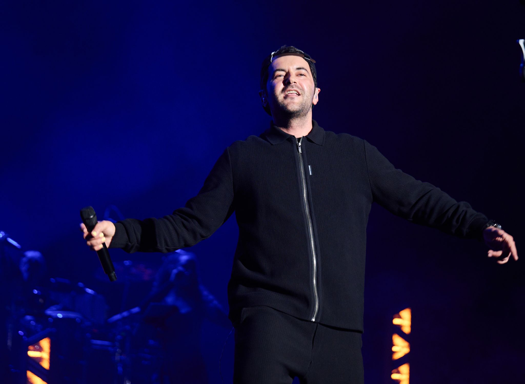 Nach der Absage eines Konzerts im Rahmen einer Ausstellung des Satirikers Jan Böhmermann hat sich nun auch der Rapper Chefket geäußert. (Archivbild)