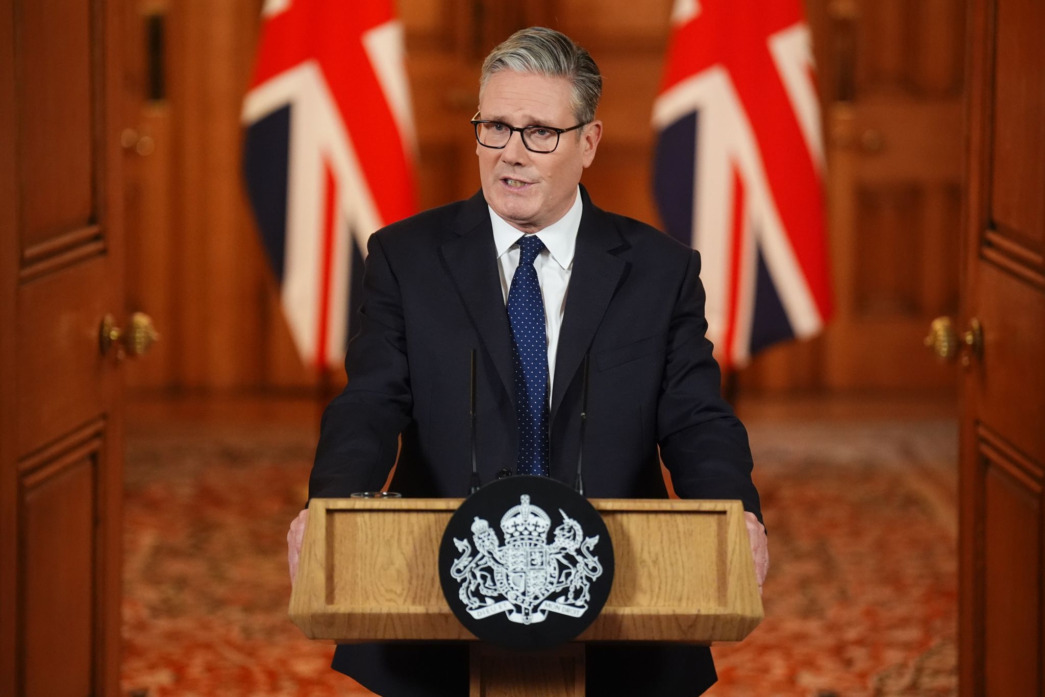 Der britische Premier Keir Starmer hat sich nach dem tödlichen Angriff auf eine Synagoge in Manchester besorgt gezeigt über wachsenden Antisemitismus in seinem Land.