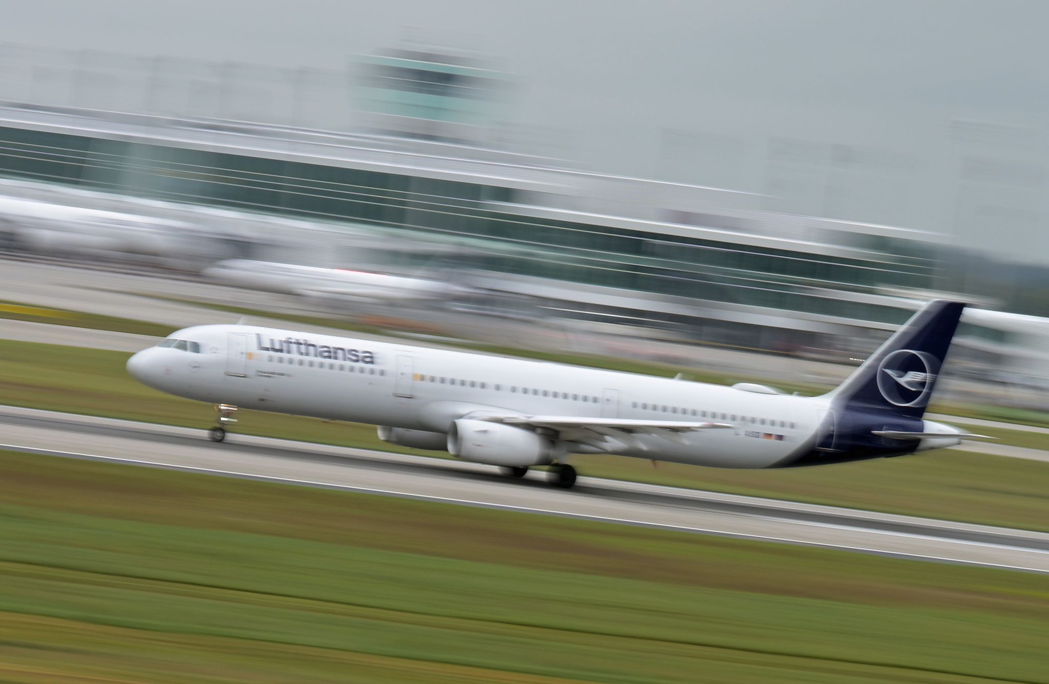 Klimaschutz ist auch für die Luftfahrtbranche ein entscheidendes Thema. (Archivbild)