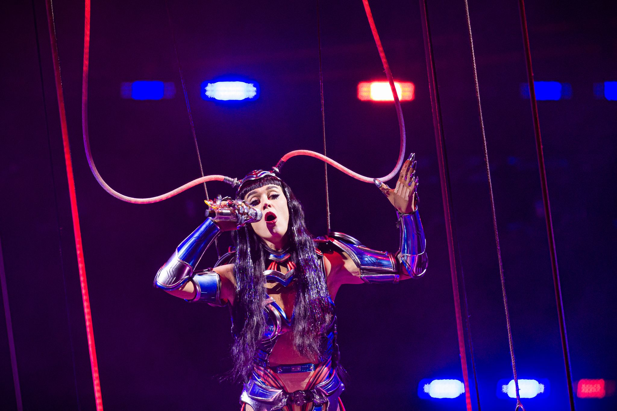 Vier Konzerte der Sängerin sind in Deutschland geplant, nach Perrys Auftritt in Hannovers ZAG-Arena sollen Auftritte in Berlin (21. Oktober), Köln (23. Oktober) und München (31. Oktober) folgen.