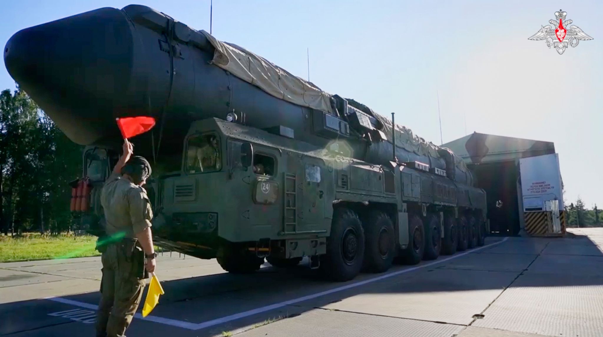 Ein russischer Raketenwerfer des Typs Jars bei einer Übung. (Archivbild)