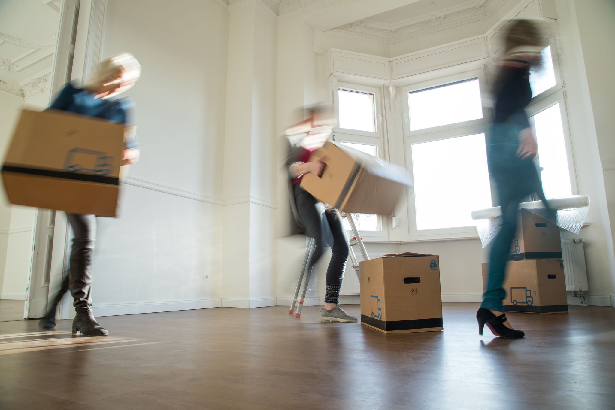 Die besenreine Übergabe ist im Mietrecht fest verankert: Mieter müssen die Wohnung sauber und leer zurückgeben.