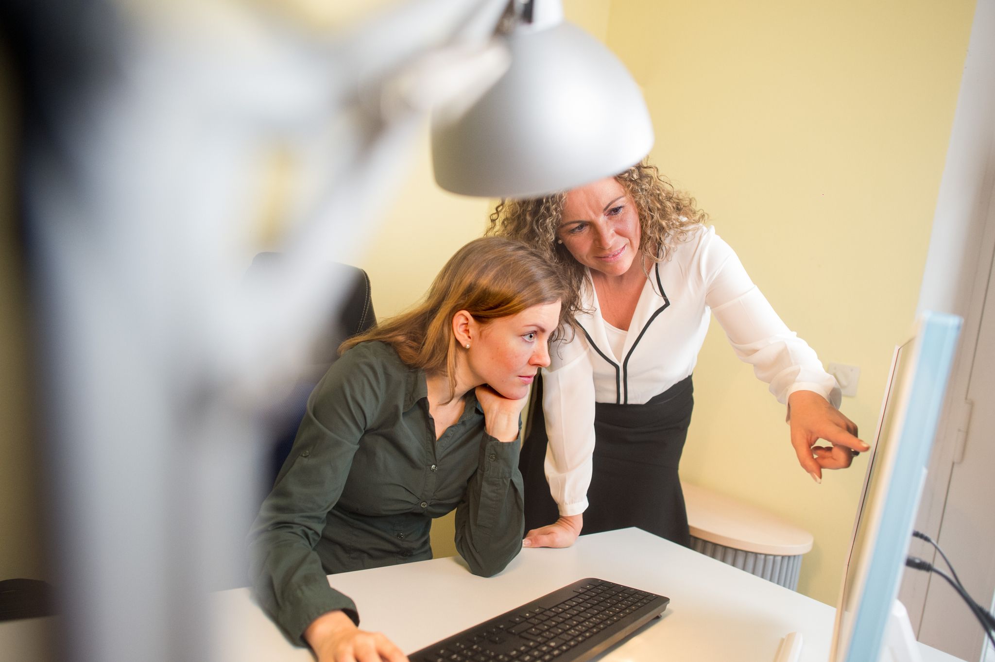 Eine klare Kommunikation und Offenheit für Feedback der Mitarbeiter zeichnen eine gute Führungskraft aus.