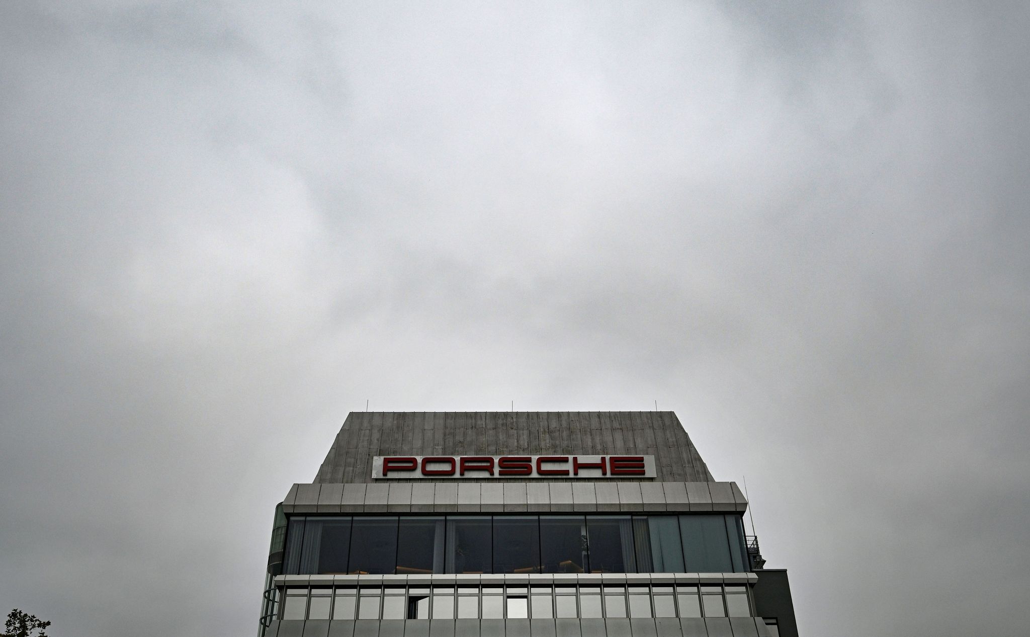 Bei Porsche sind Gespräche über eine Verschärfung des Sparkurses angelaufen.