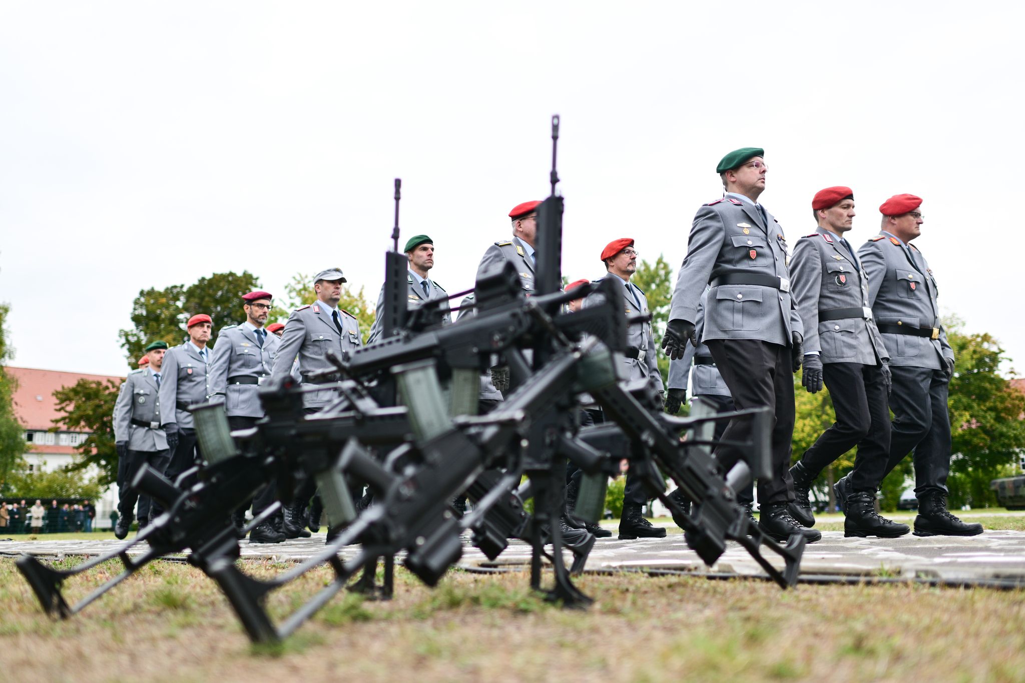 Die Bundeswehr soll attraktiver werden für junge Leute, denn der Bedarf ist aus Sicht der Regierung groß. (Archivbild)