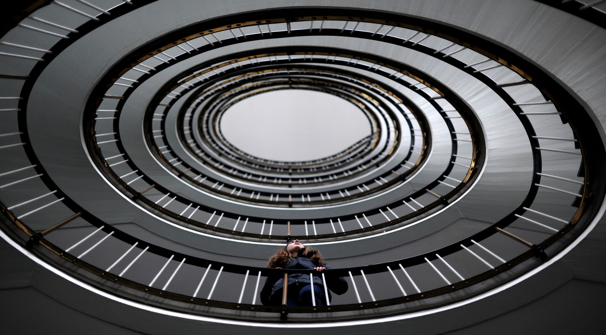 Ab zum Arzt statt weiter abwärts: Eine Depression ist eine ernsthafte Erkrankung, keine Laune. Sie sollte behandelt und kann geheilt werden.