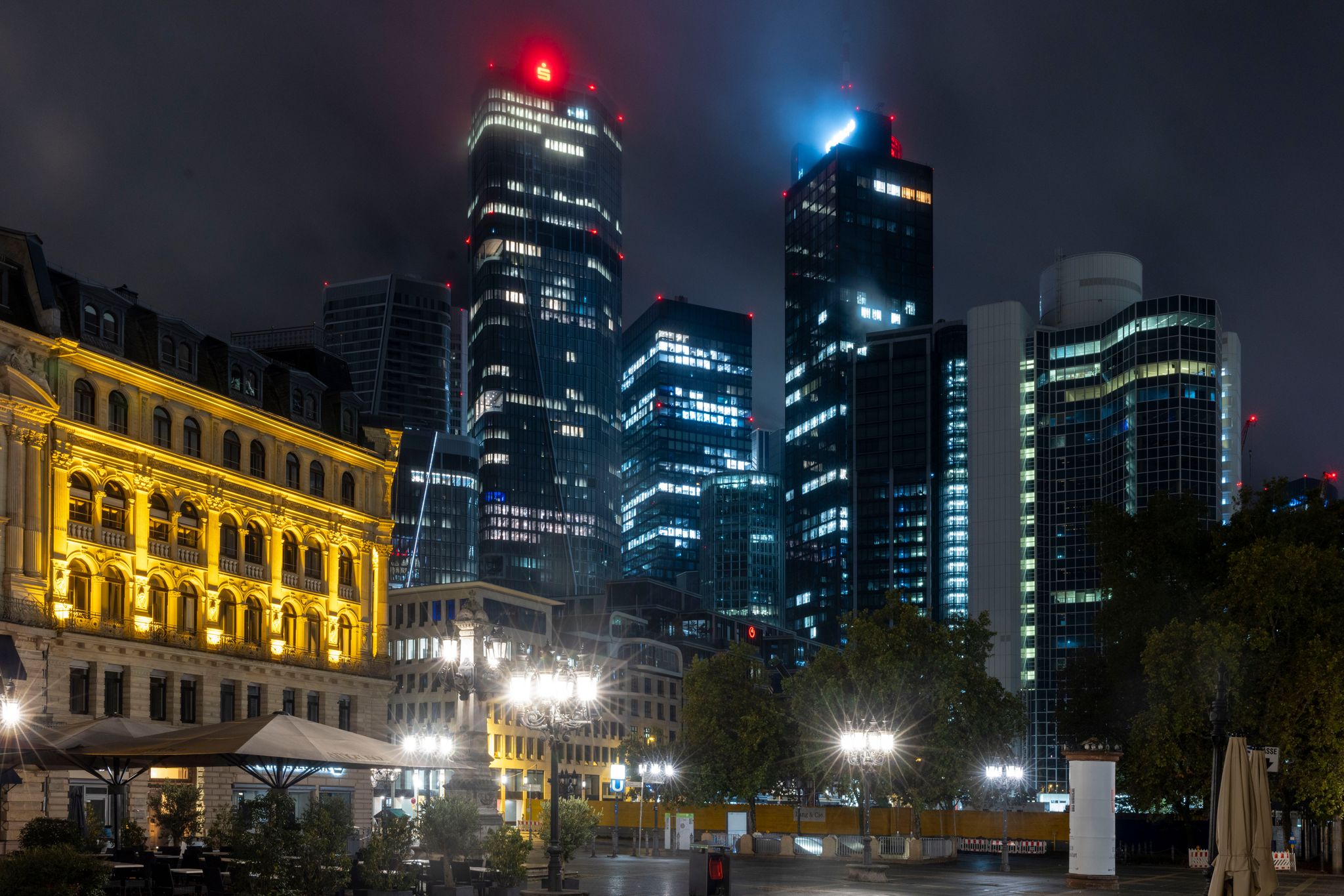 Städte, die nie schlafen: Gerade in Metropolen wie Frankfurt ist es kaum je wirklich dunkel.