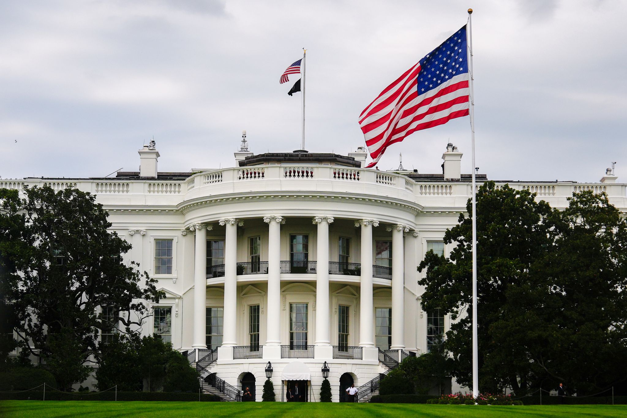 Die US-Regierung schränkt die Bewegungsfreiheit von Journalisten auf dem Gelände des Weißen Hauses weiter ein.