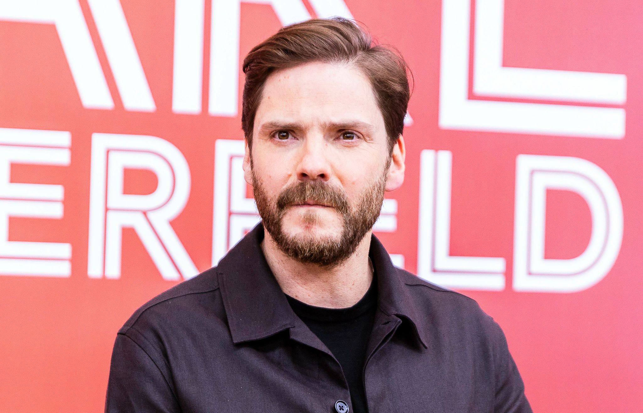 Schauspieler Daniel Brühl steht vor seinem nächsten Regieprojekt (Archivbild).