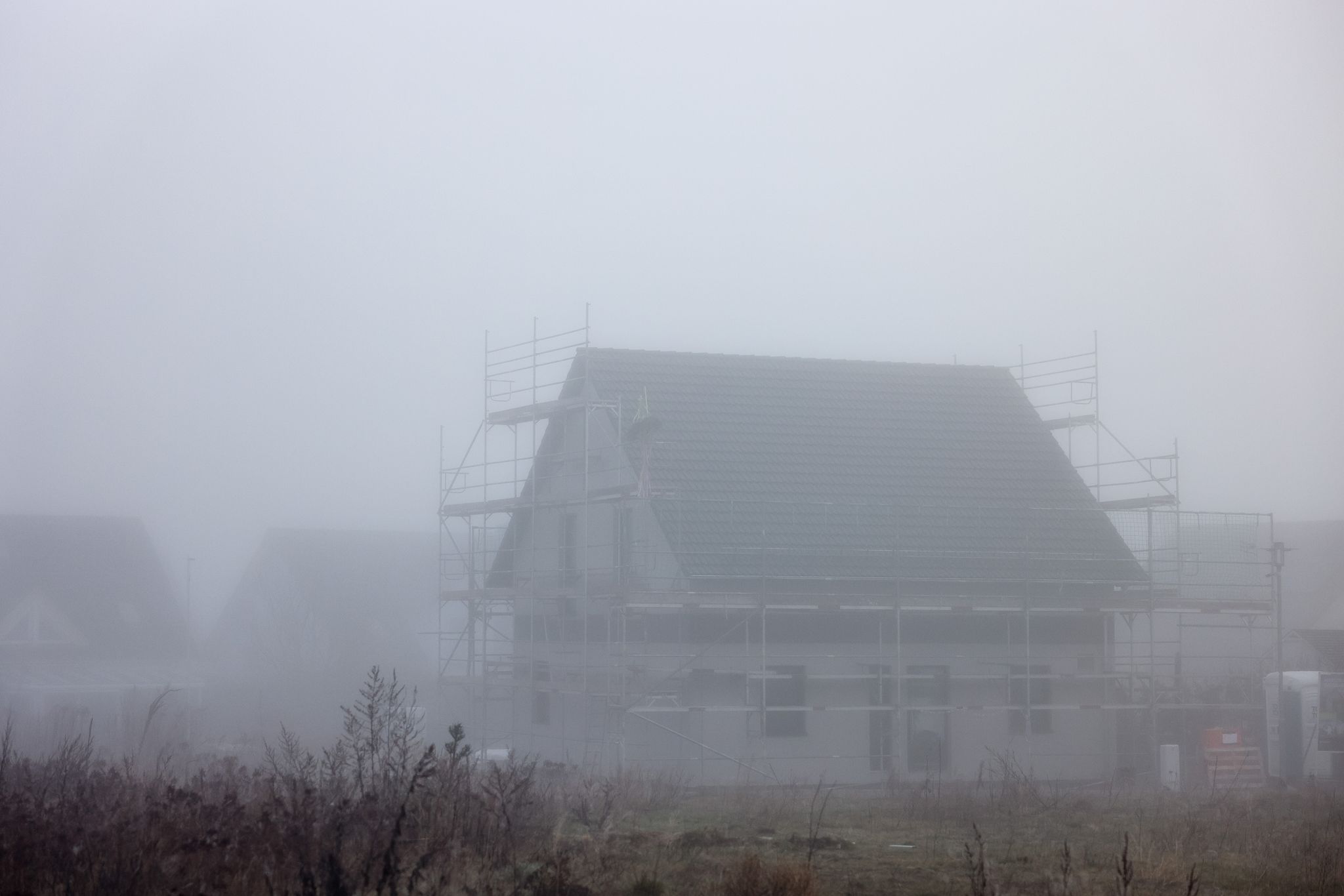 Nebulöse Zahlen? Wer verhindern möchte, dass die Kosten beim Bau explodieren, kann so manche Maßnahme dagegen ergreifen.
