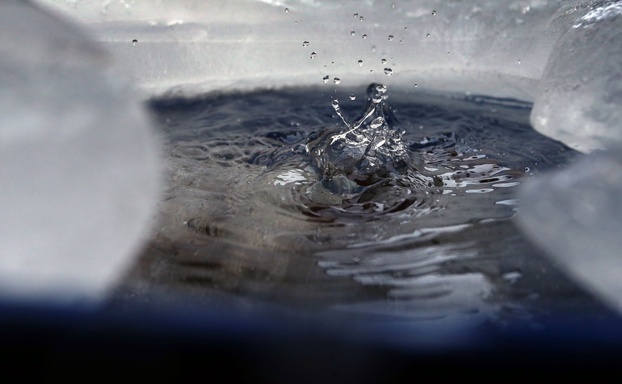 Eis vermeiden: So schützen Sie Ihre Regenwassertonne vor Frost.