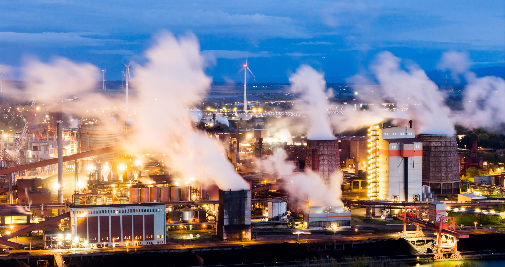 Der CO2-Ausstoß der Industrie belastet das Klima. (Archivbild)