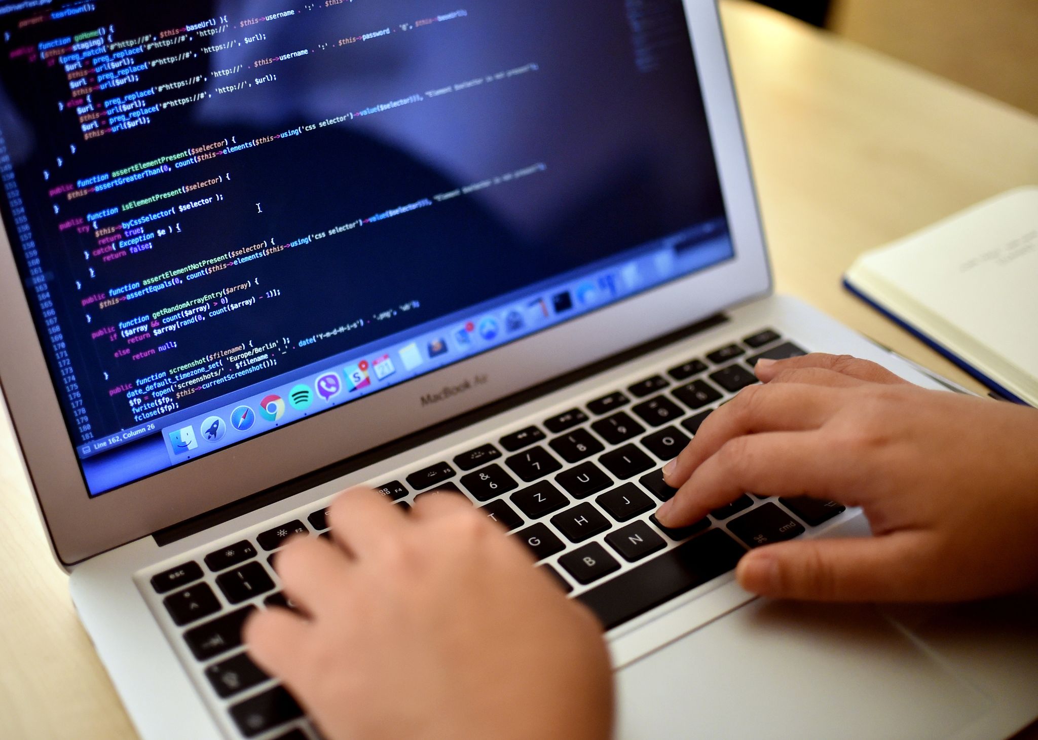 IT-Fachkräfte gesucht: Noch nie waren in Deutschland einer Studie zufolge so viele IT-Stellen unbesetzt wie in diesem Jahr. (Symbolbild)