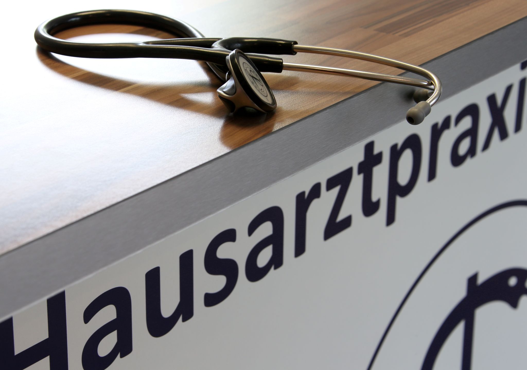 Für Hausärztinnen und Hausärzte sollen Obergrenzen bei der Vergütung (Budgets) aufgehoben werden - wie schon für Kinderärzte.