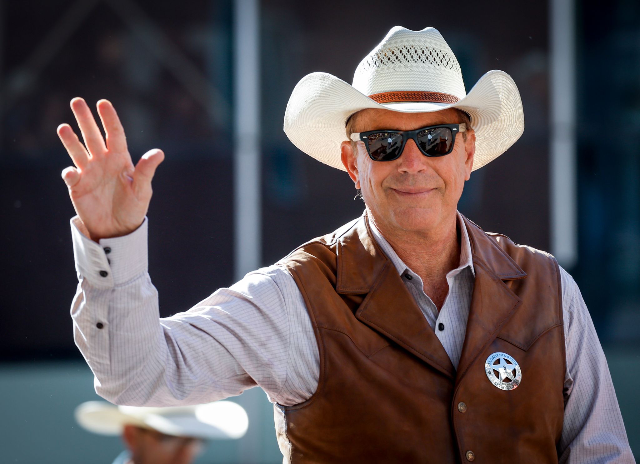 Sein Hit-Western «Der mit dem Wolf tanzt» gewann 1991 sieben Oscars, darunter auch Trophäen für Costner als Regisseur und als Produzent des besten Films.