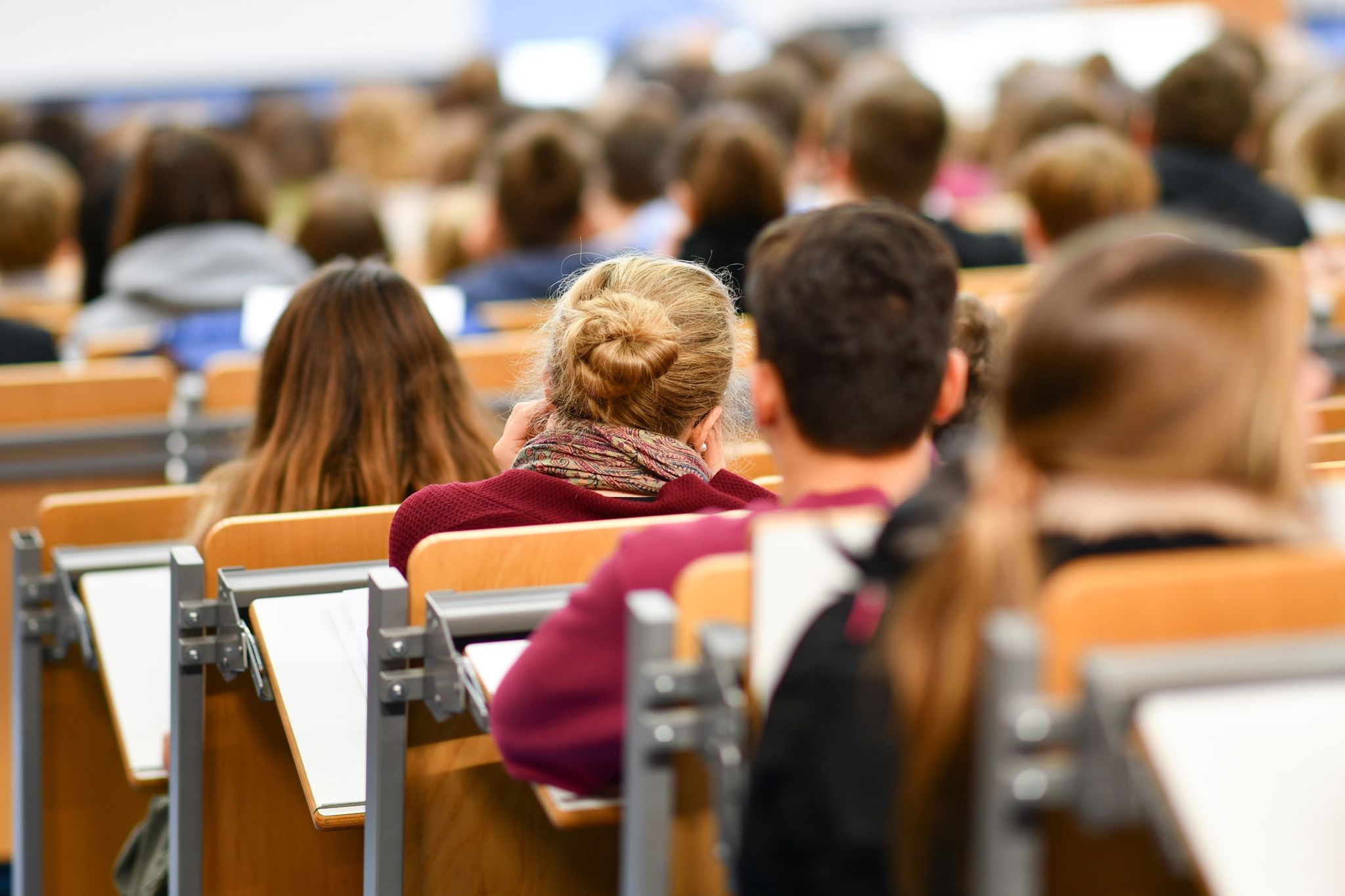Neue Studiengänge haben oft Namen, die viele Studieninteressierte anziehen - man sollte sich von schillernden Titeln aber nicht blenden lassen.